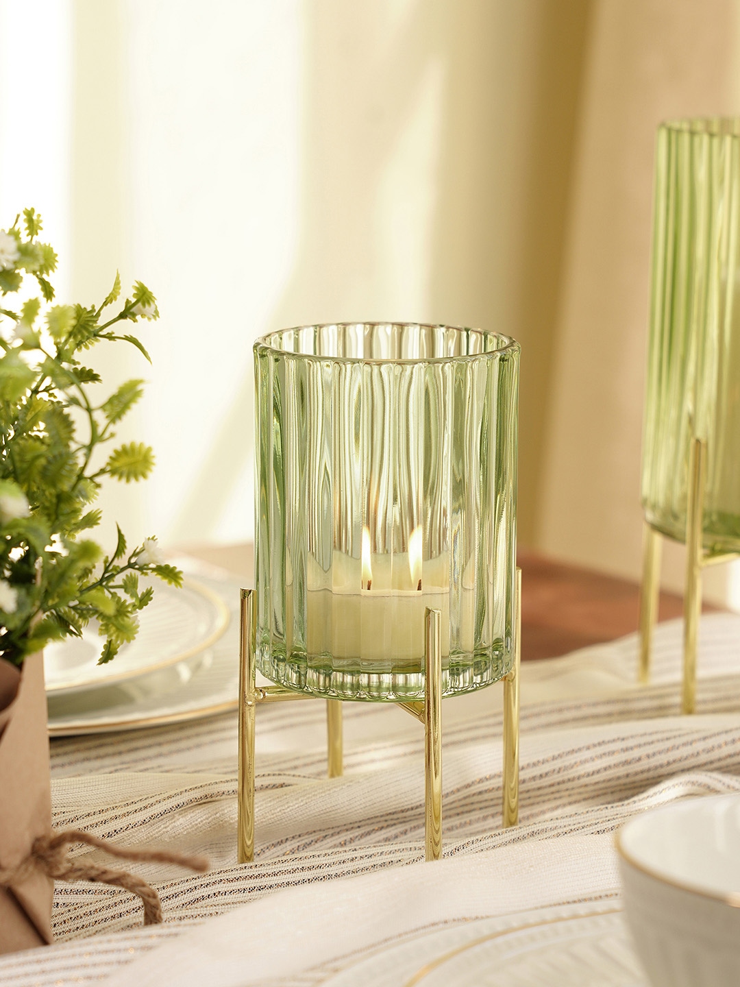 

Pure Home and Living Transparent & Green Textured Hurricane Holder