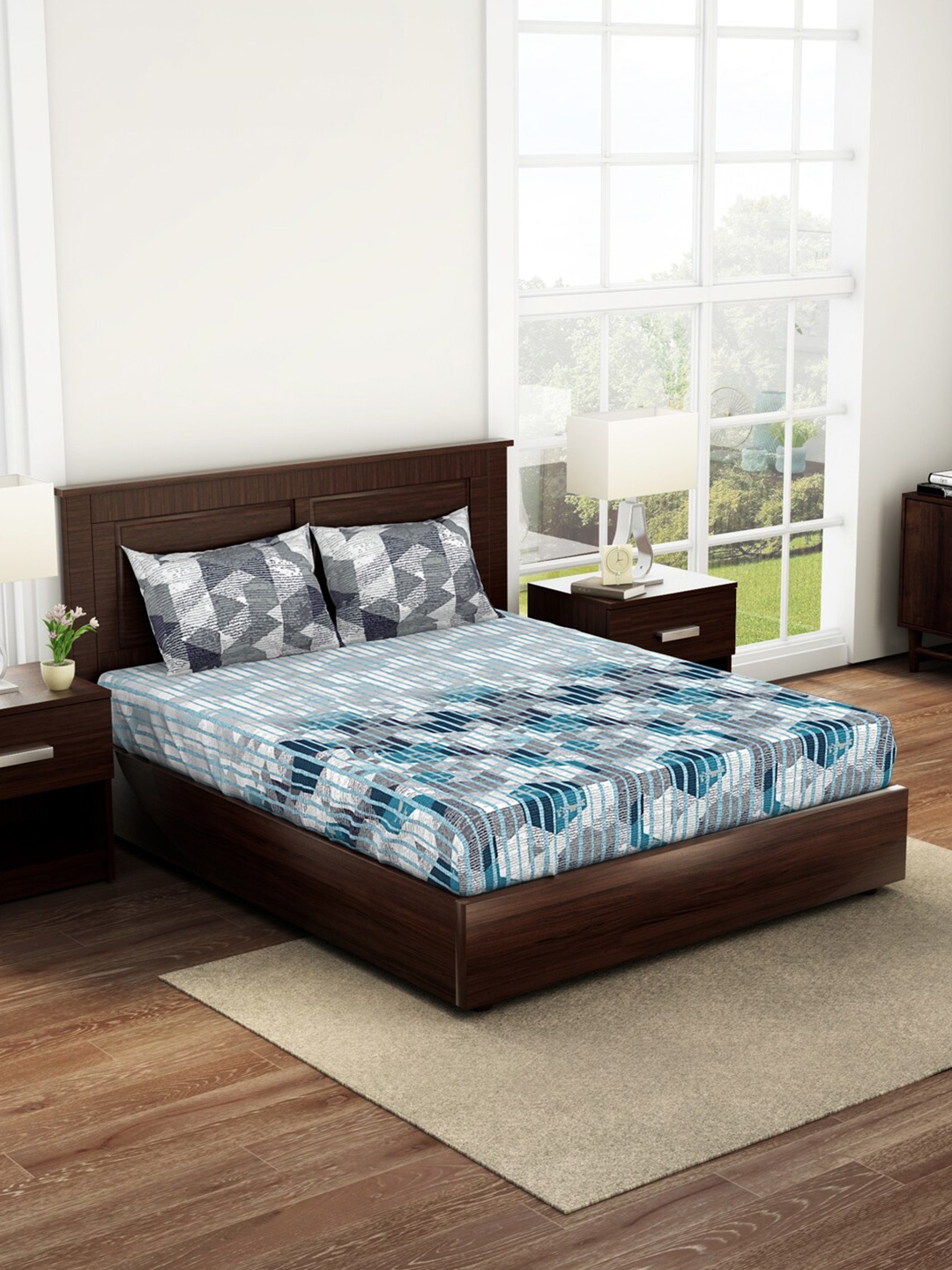 

SPACES Geostance Grey & Blue Geometric 144 TC King Bedsheet with 2 Pillow Covers