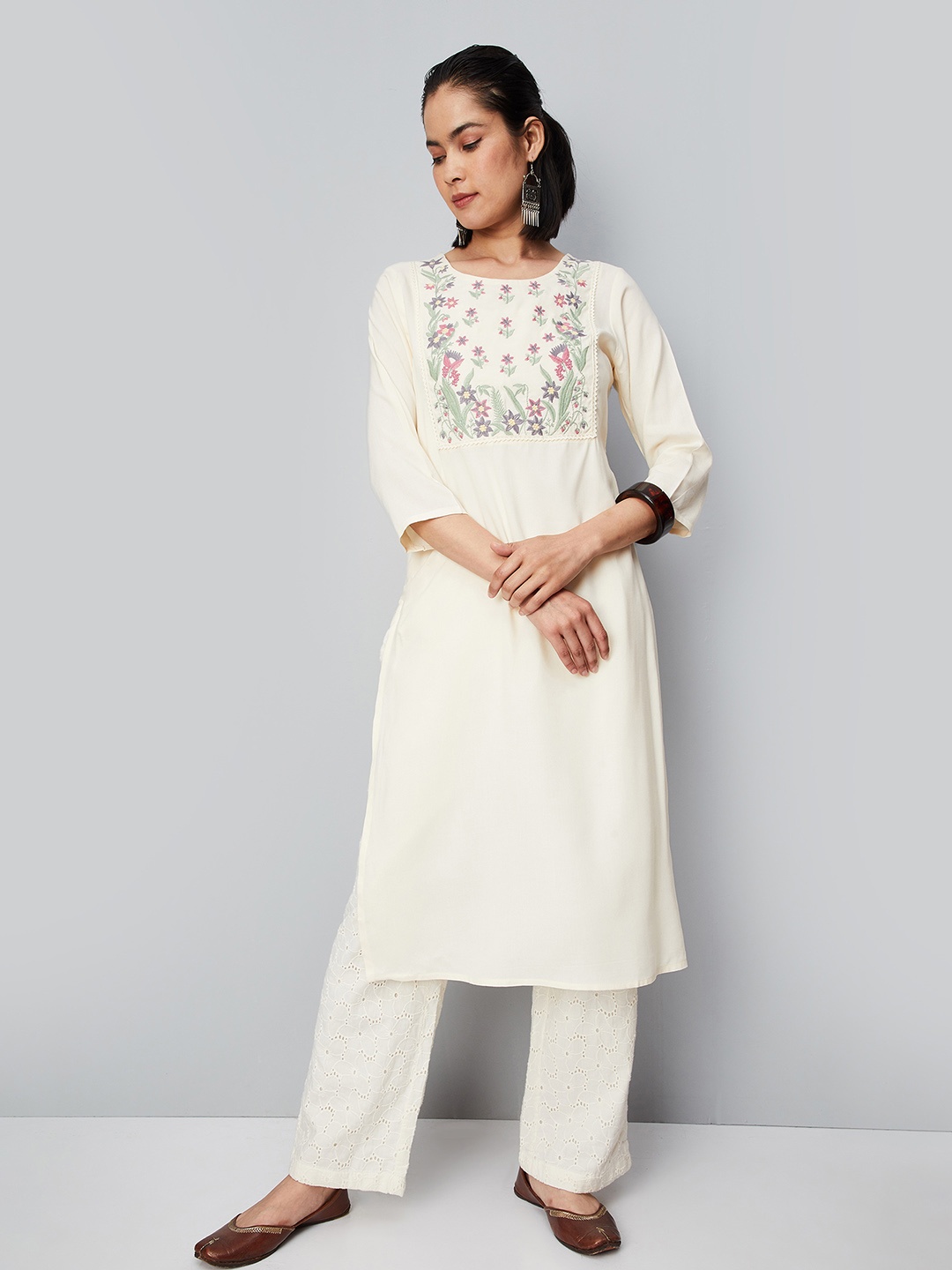 

max Women Beige & Pink Floral Embroidered Thread Work Kurta