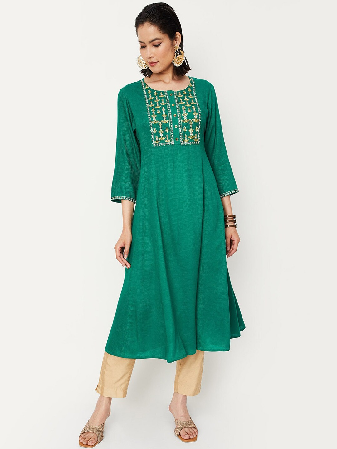 

max Yoke Design Thread Work A-Line Kurta, Green