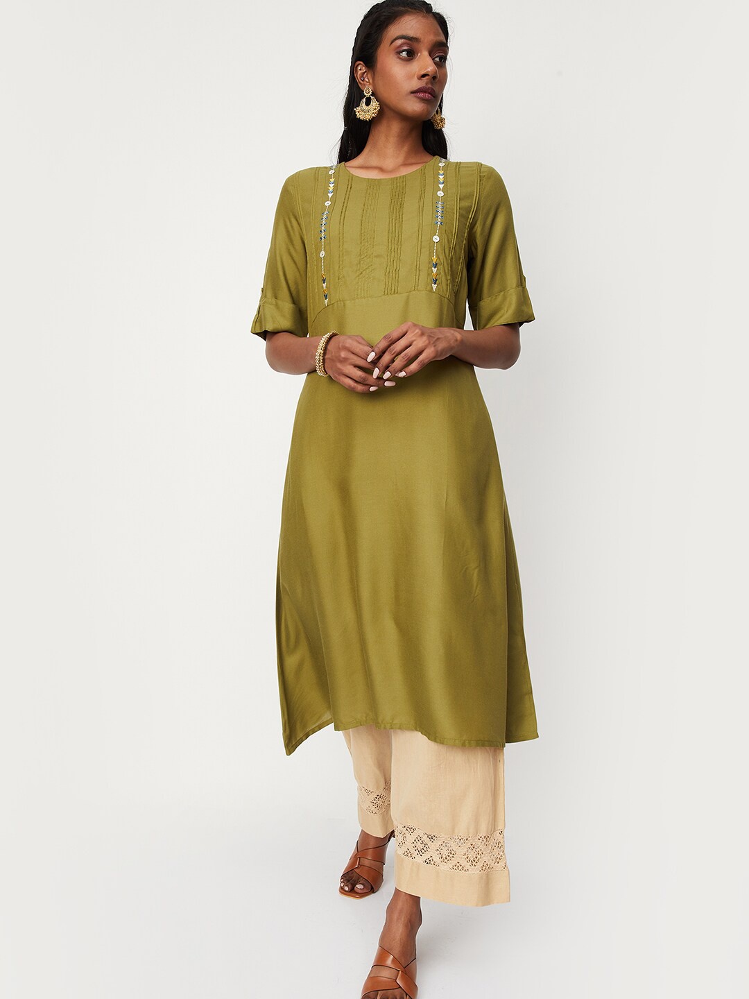 

max Thread Work Roll-Up Sleeves A-Line Kurta, Green