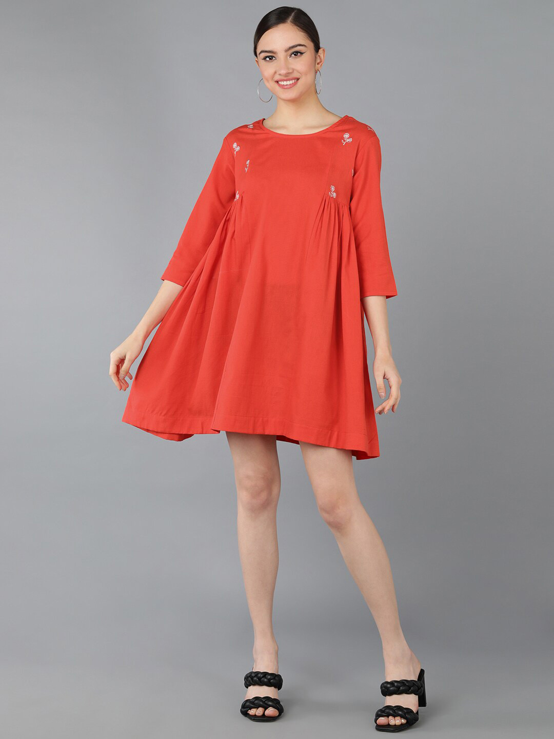 

Senyora Floral embroidered A-Line Top, Red