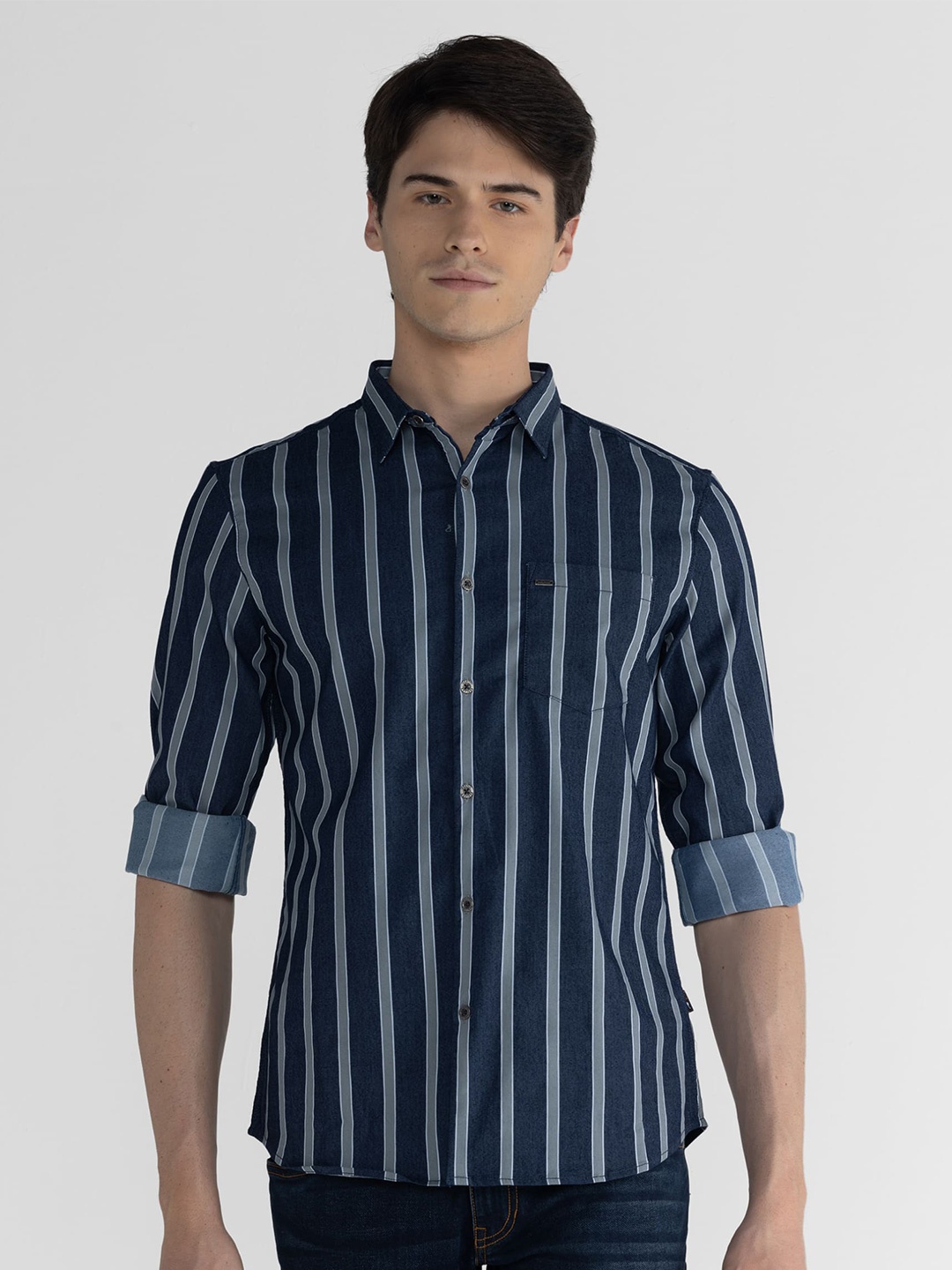 

IDENTITI Vertical Striped Slim Fit Casual Shirt, Navy blue