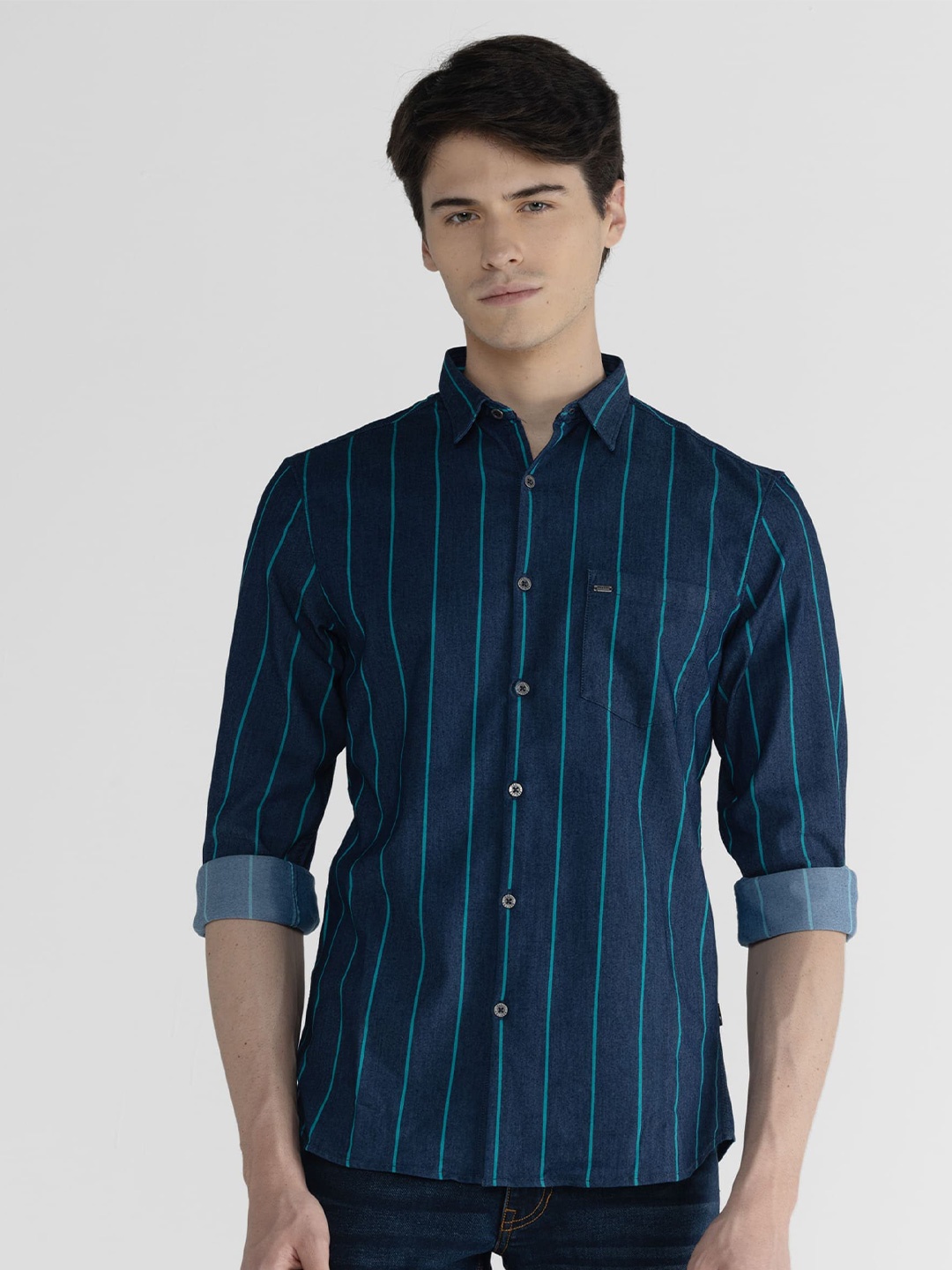 

IDENTITI Vertical Striped Slim Fit Casual Shirt, Navy blue
