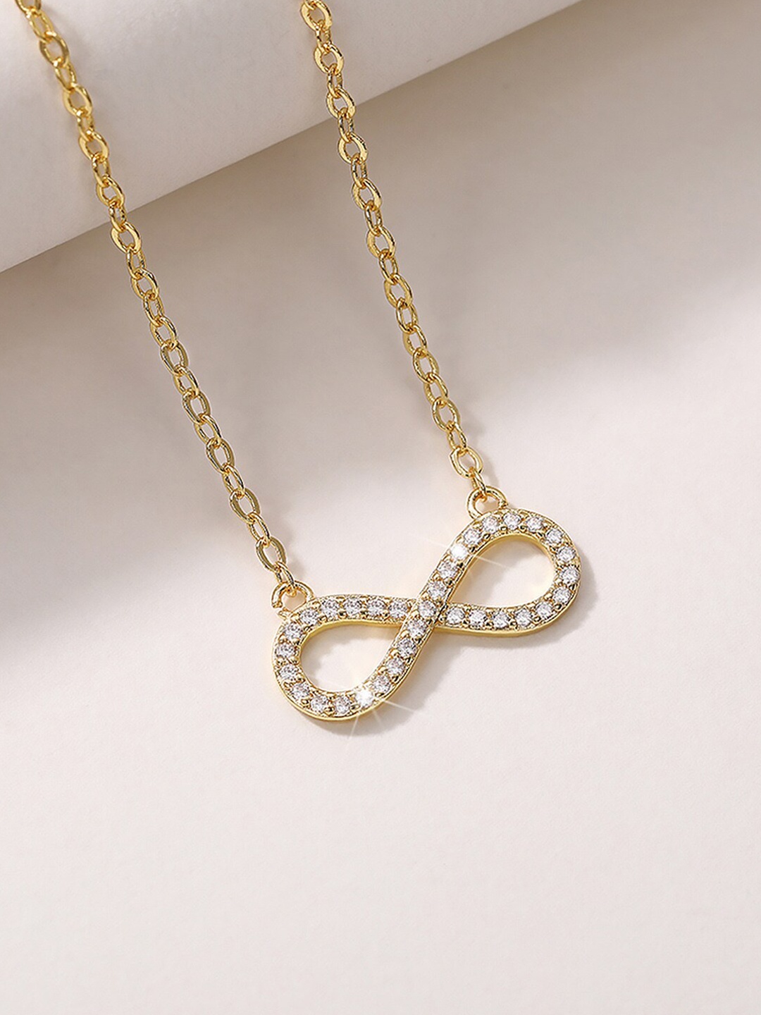 

Peora Gold-Plated Chain With Pendant, White