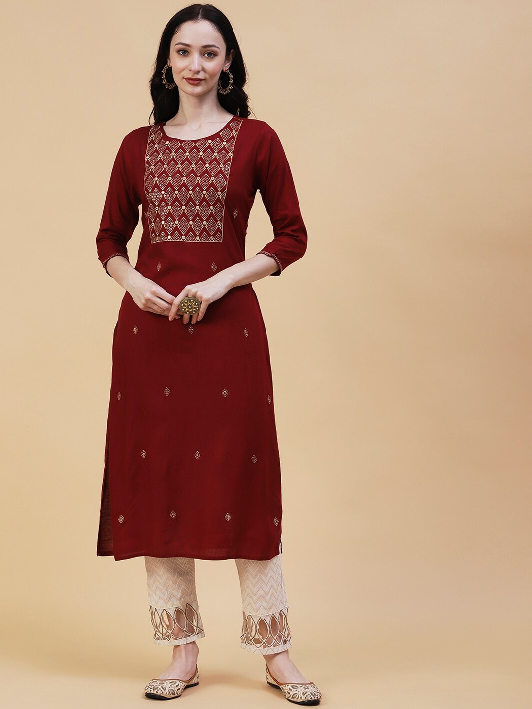

FASHOR Embroidered Straight Kurta, Maroon