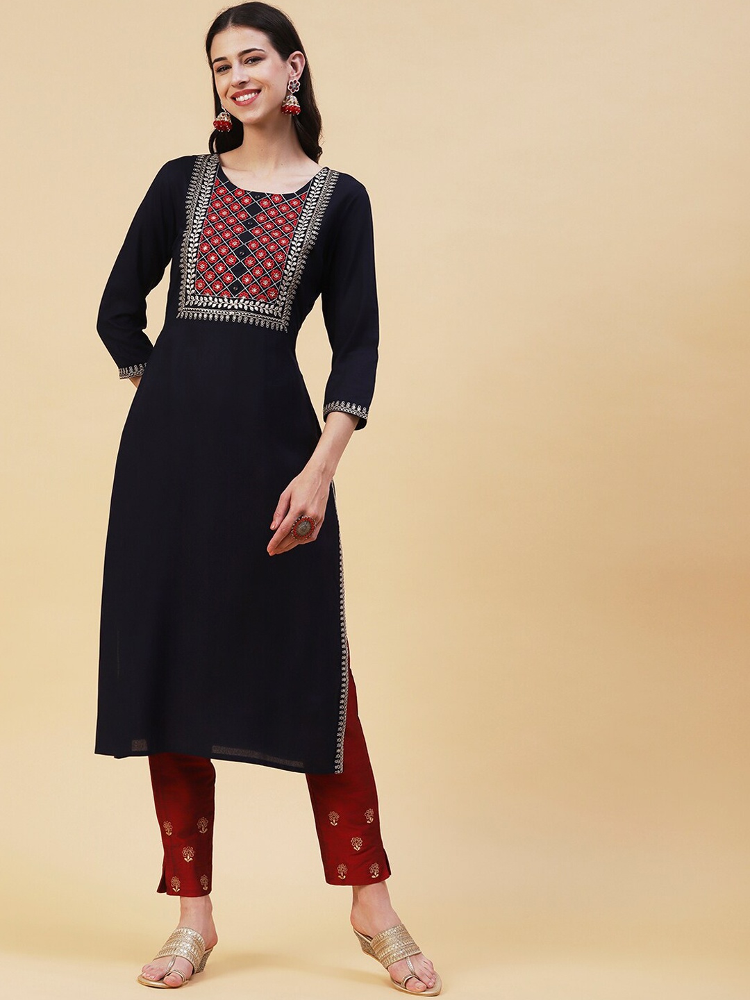 

FASHOR Embroidered Round Neck Straight Kurta, Black