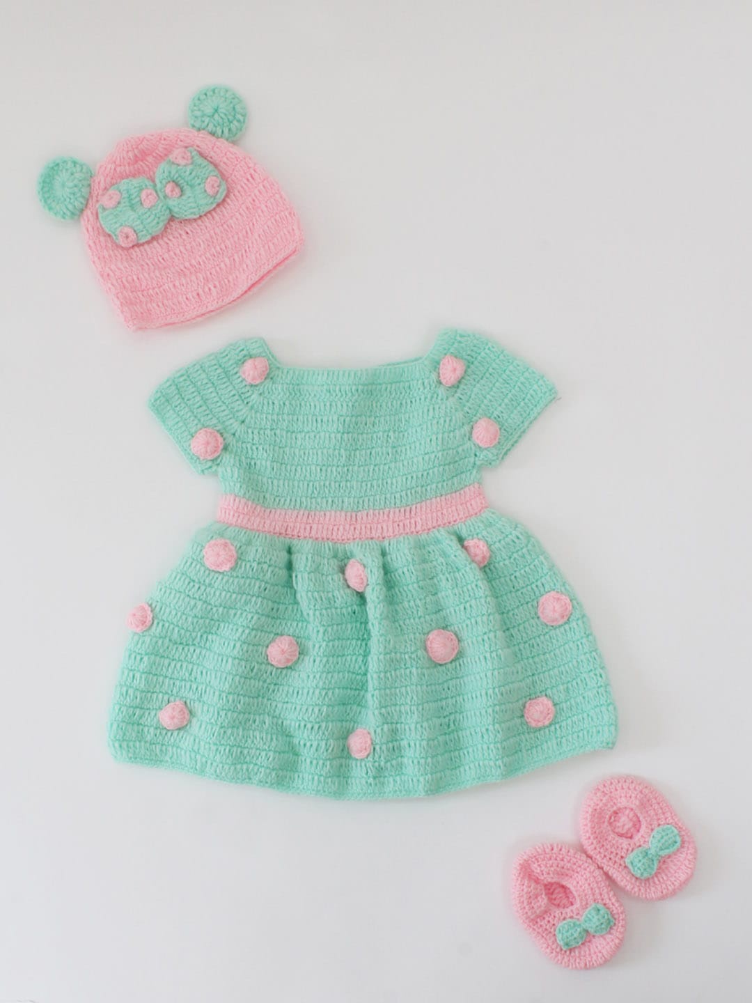 

Woonie Girls Self Design Knitted Acrylic Jumper Dress With Cap & Booties, Sea green