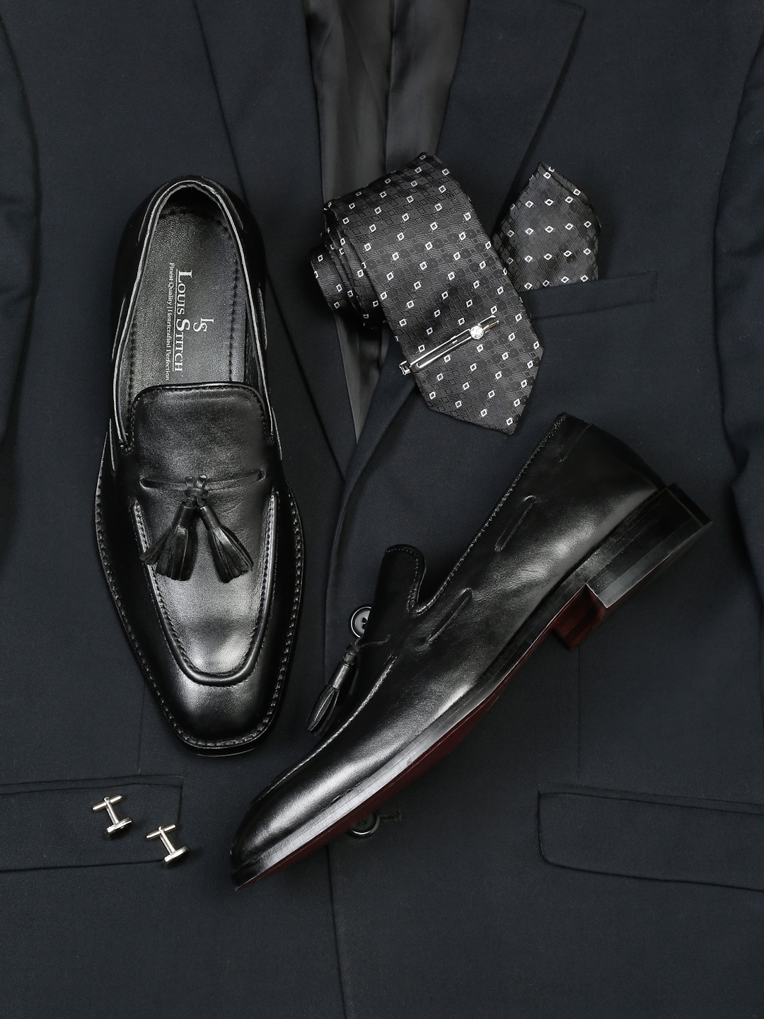 

LOUIS STITCH Men Textured Leather Formal Loafers, Black