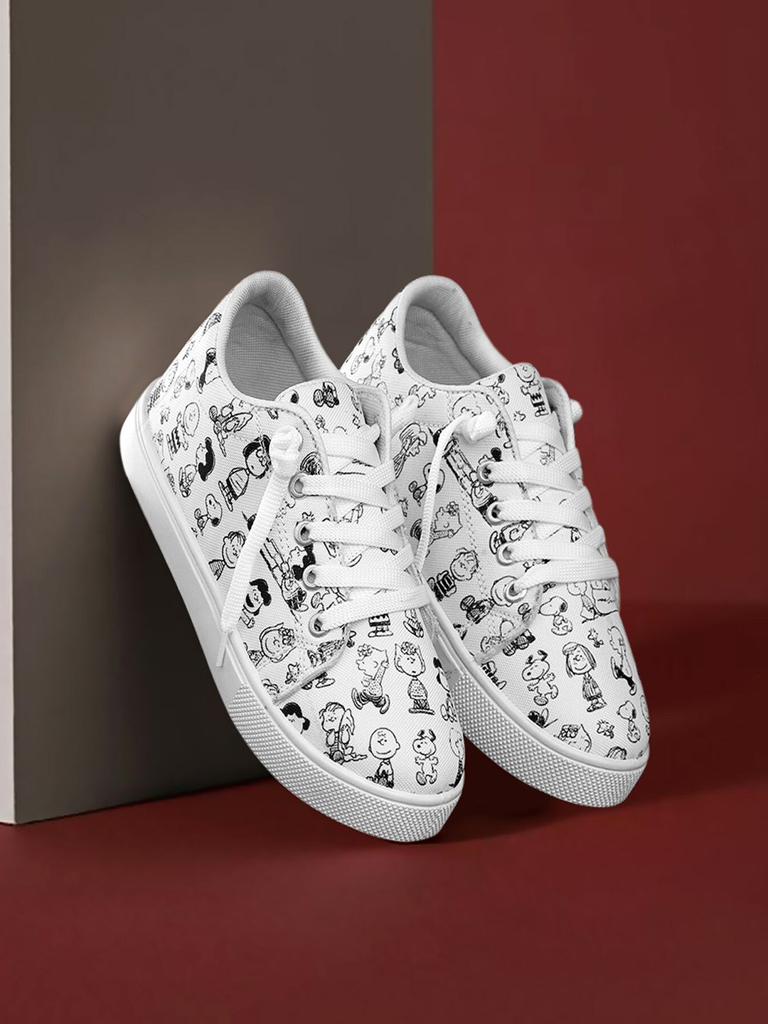 

KRAASA Women Printed lace-Up Sneakers, White