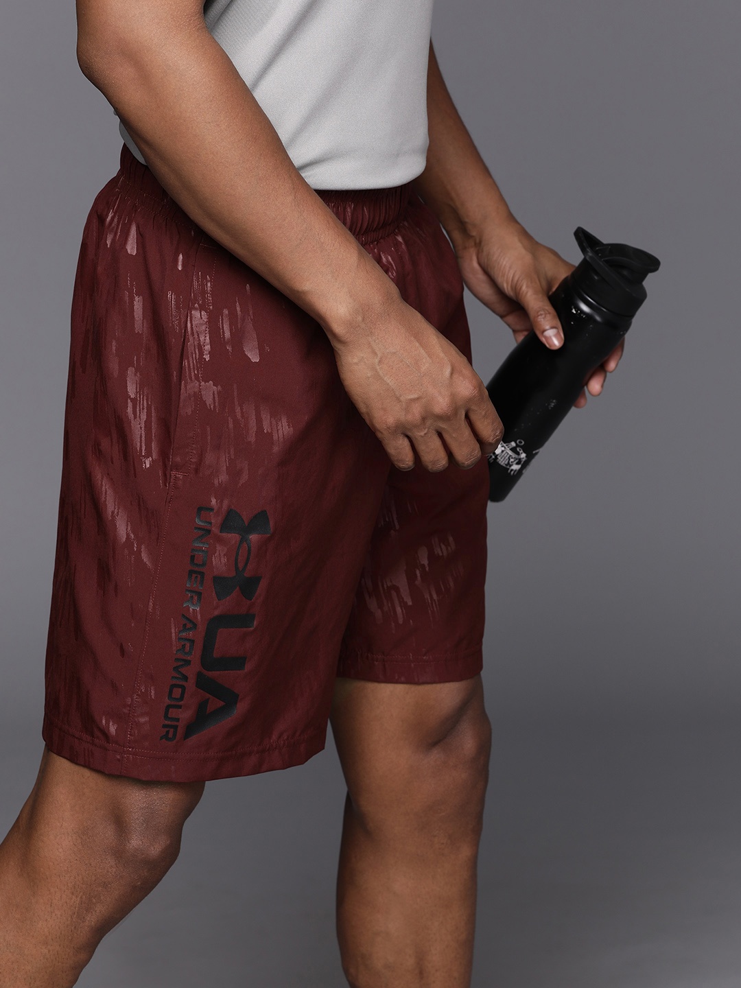 

UNDER ARMOUR Men Printed Woven Emboss Training Shorts, Maroon