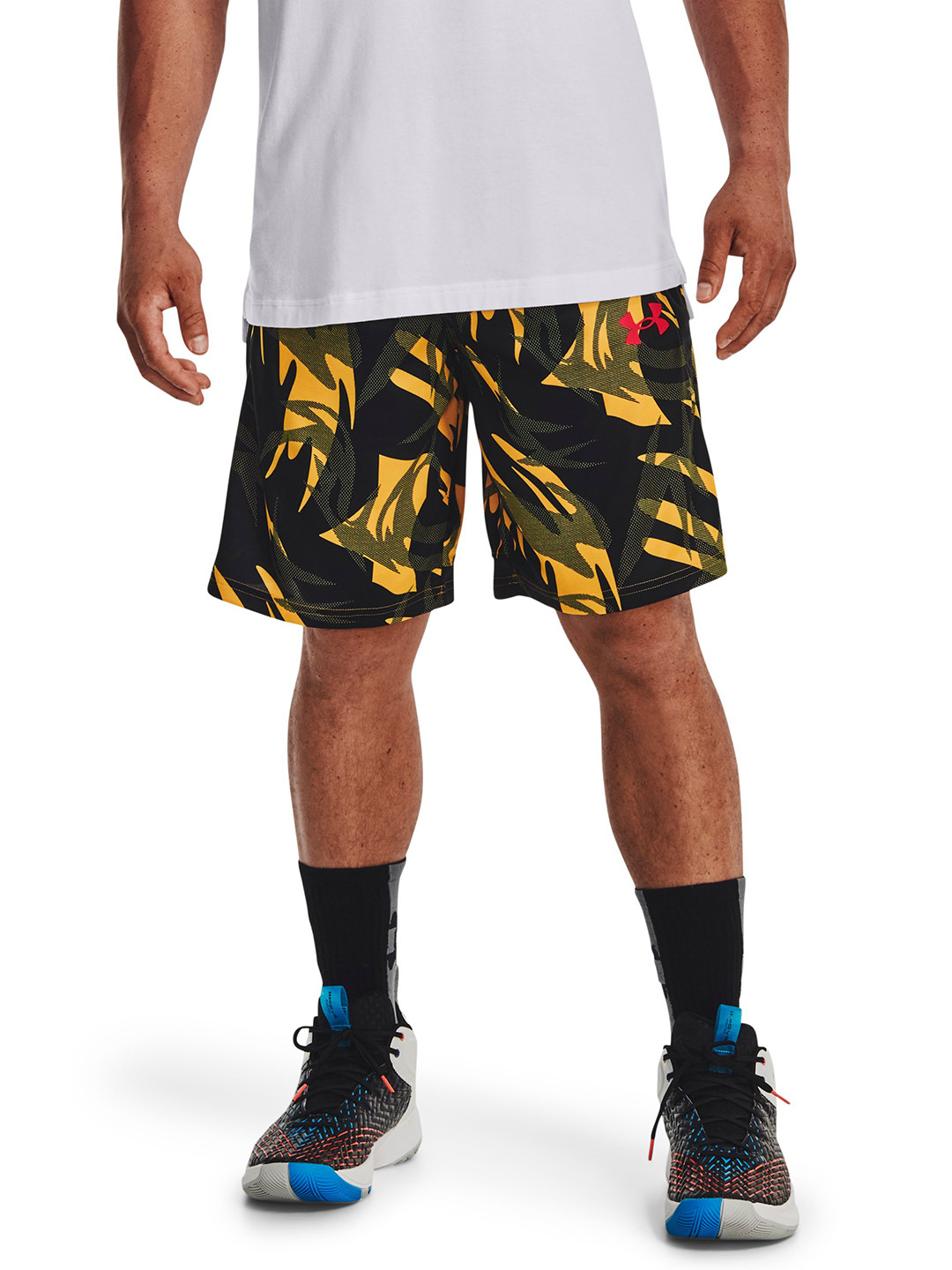 

UNDER ARMOUR Men Printed Loose Fit Low-Rise Sports Shorts, Mustard