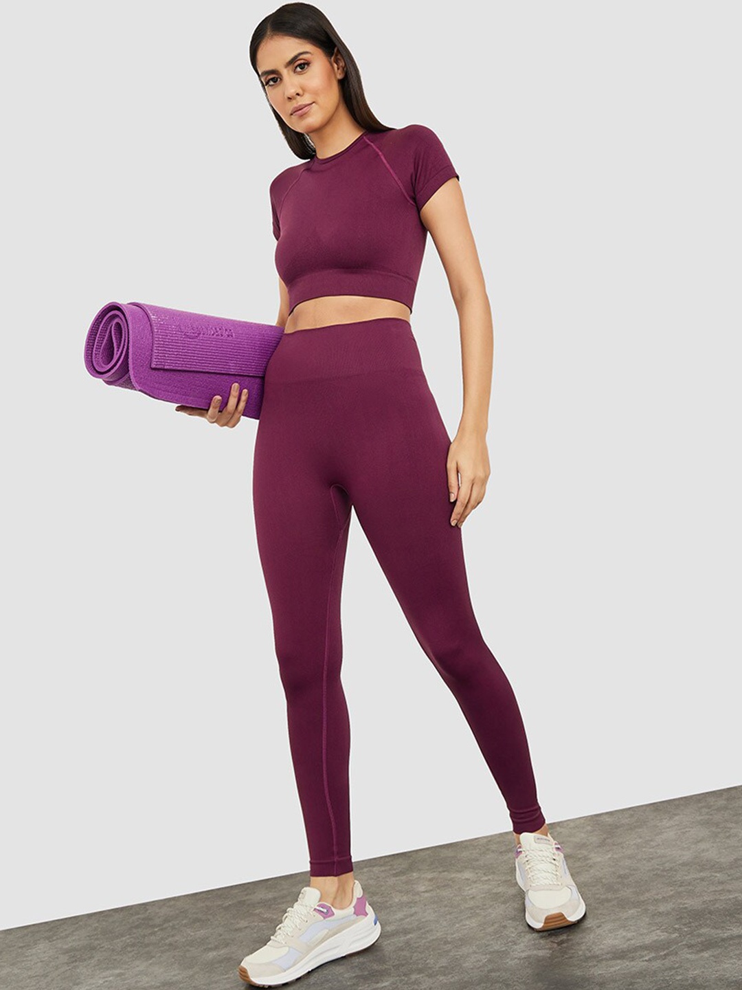 

Styli Raglan Sleeves High-Rise Activewear Co-ords, Burgundy