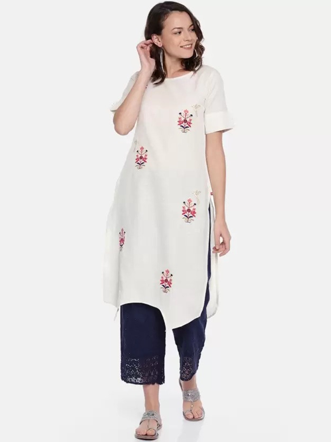 

Span Women Floral Embroidered Cotton Thread Work Kurta, White