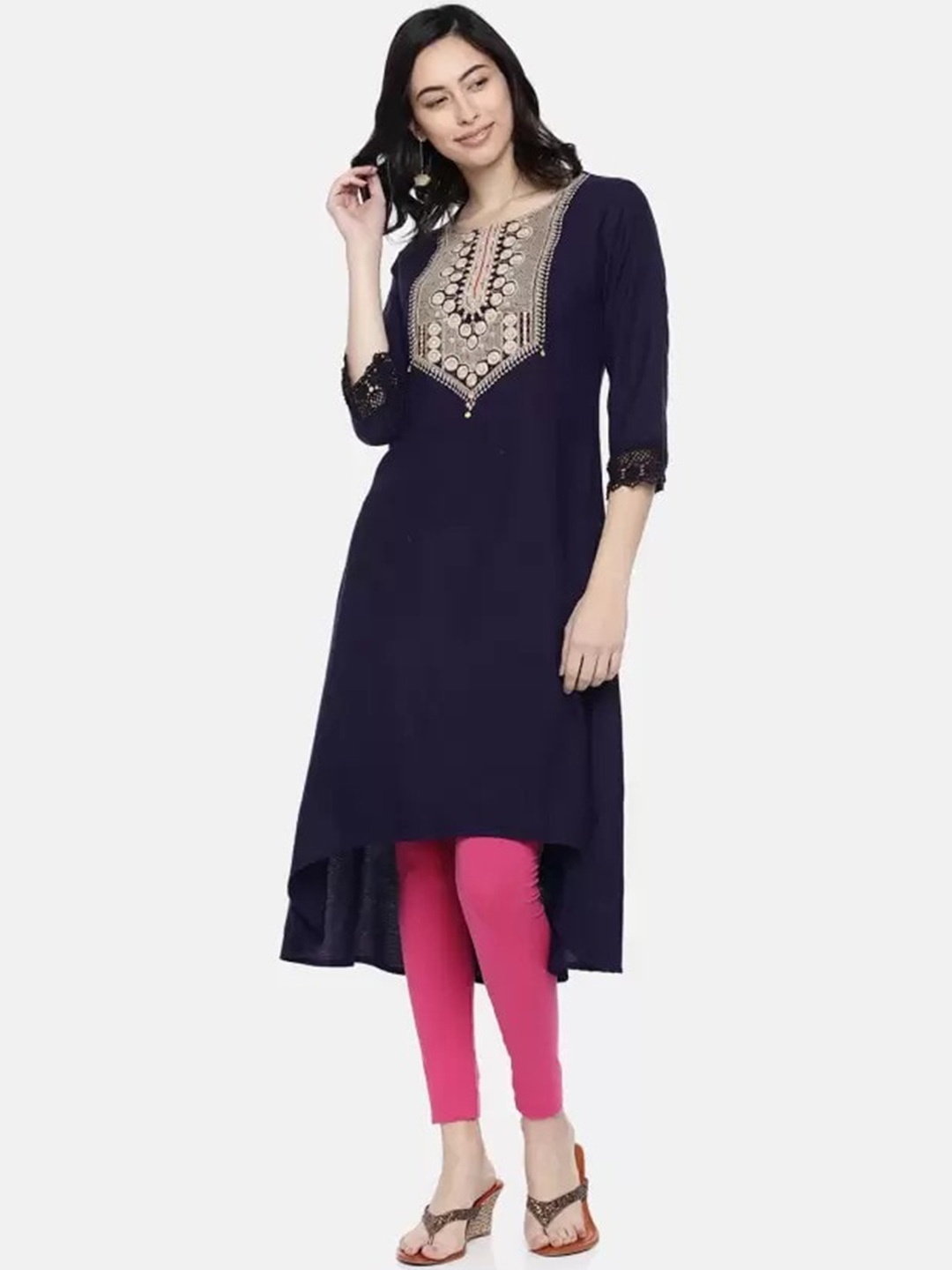

Span Yoke Design Keyhole Neck Thread Work Cotton Kurta, Blue