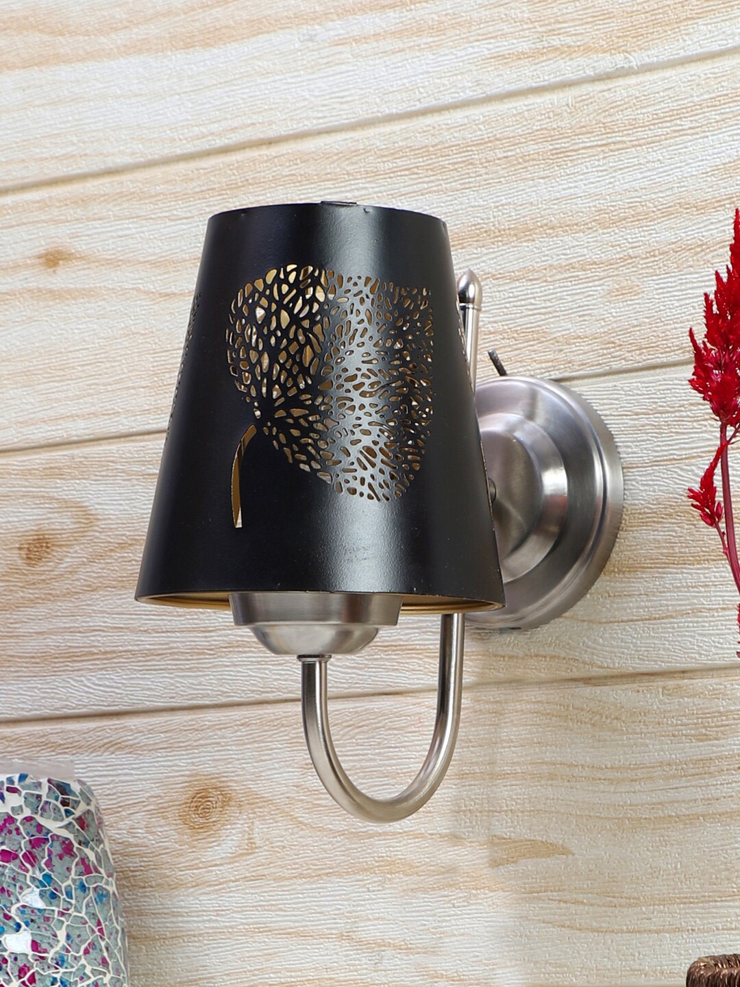 

Devansh Black Etched Leaf Wall Mounted Lamp With Steel Base