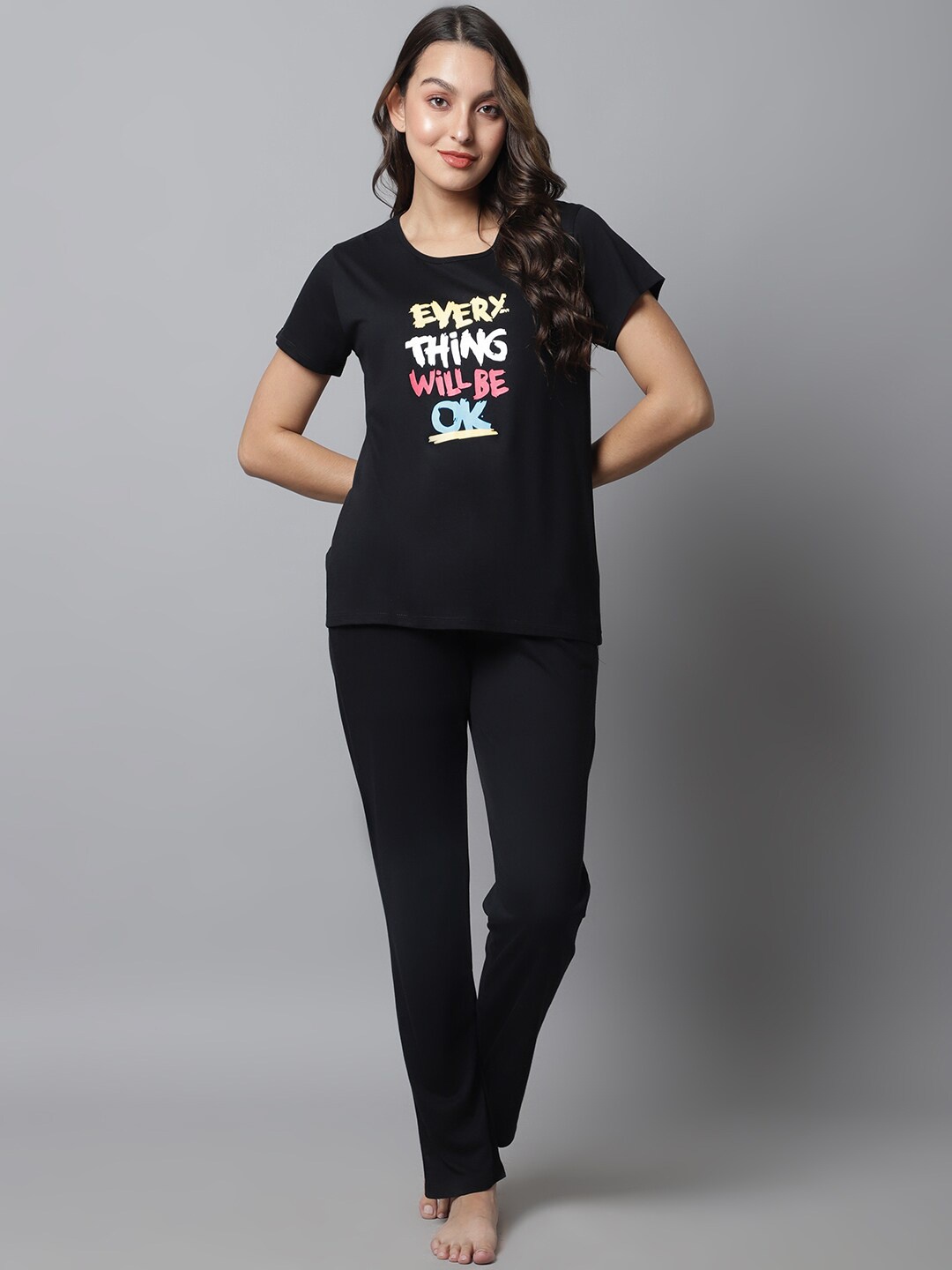 

Kanvin Typography Printed Night Suit, Black