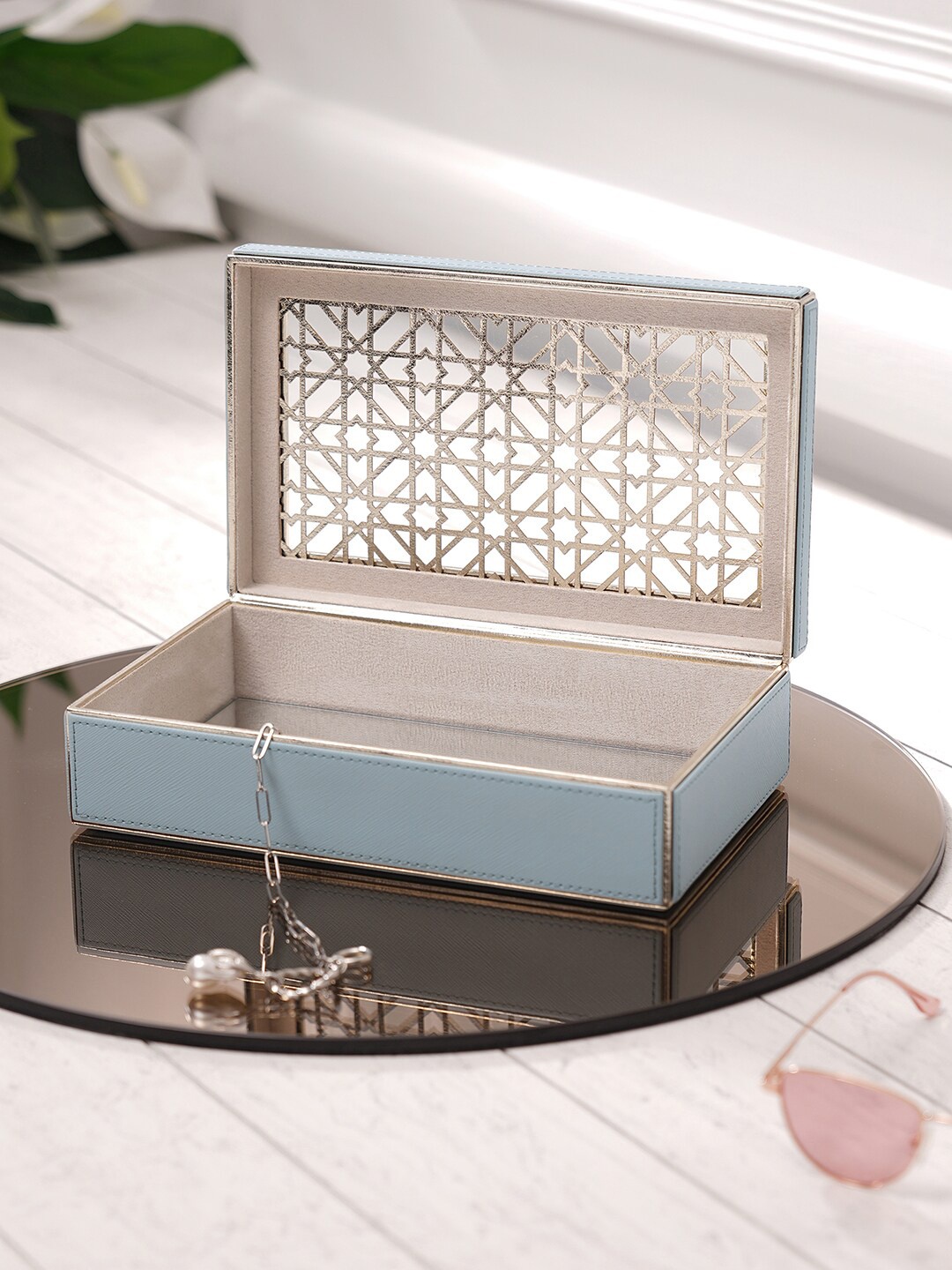 

Pure Home and Living Blue & Gold-Toned Criss Cross Patterned Jewelry Organiser With Lid