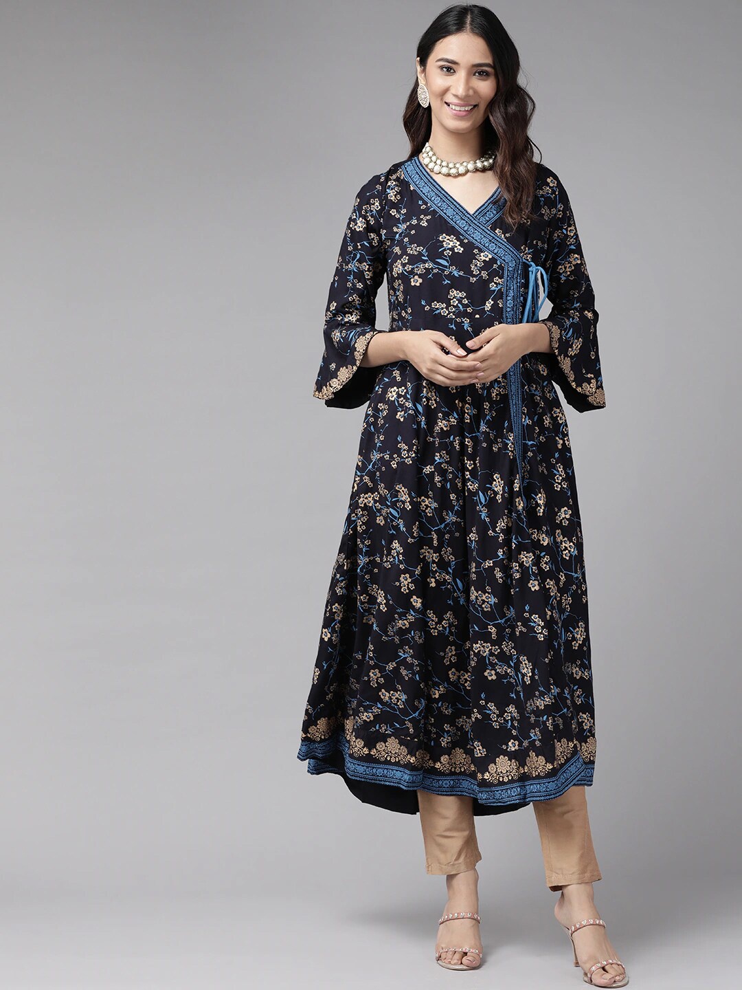 

YASH GALLERY Floral Printed Bell Sleeves Kurta, Blue