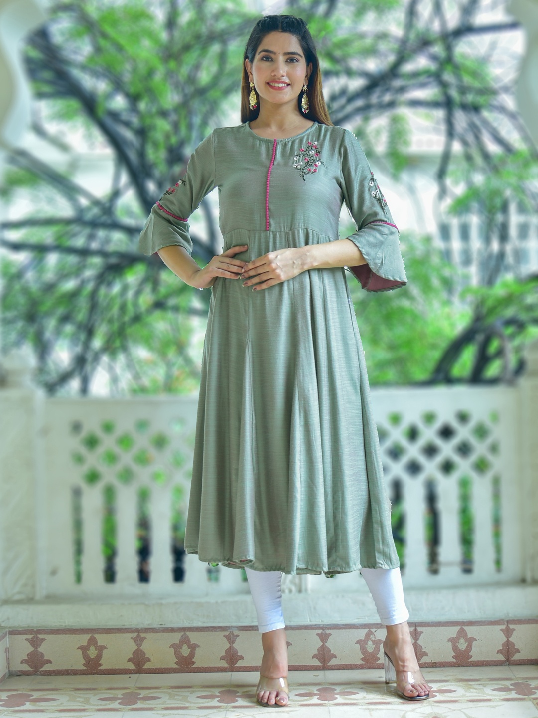 

YASH GALLERY Floral Embroidered Thread Work A-Line Kurta, Green