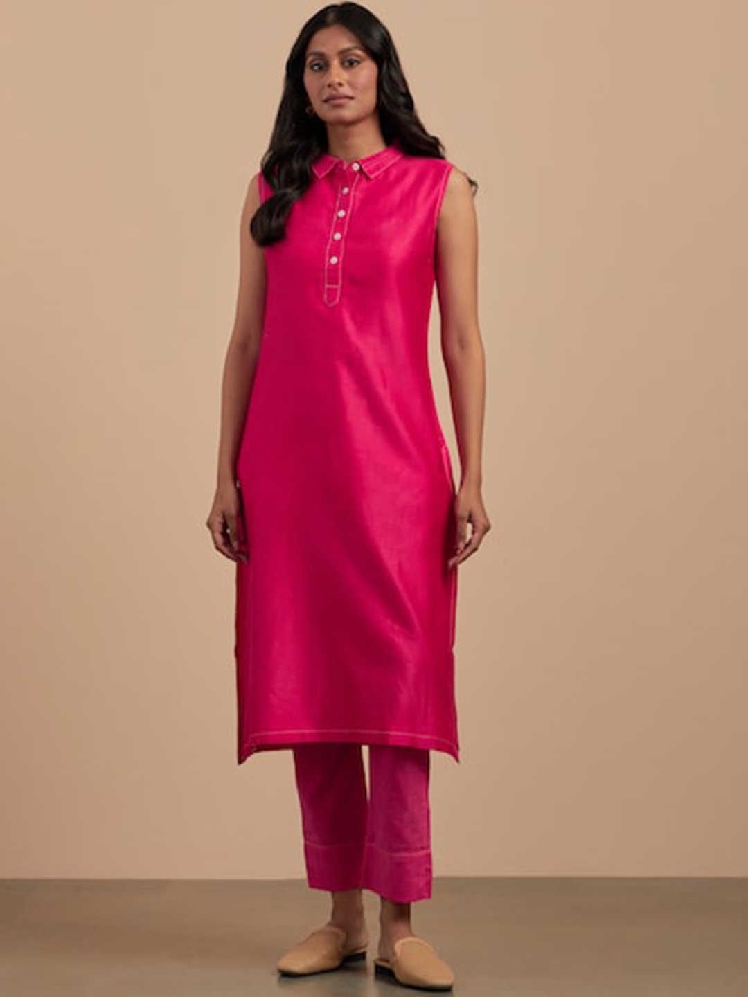 

SMRITI GUPTA Shirt Collar Sleeveless Asymmetric Chanderi Silk Kurta, Fuchsia