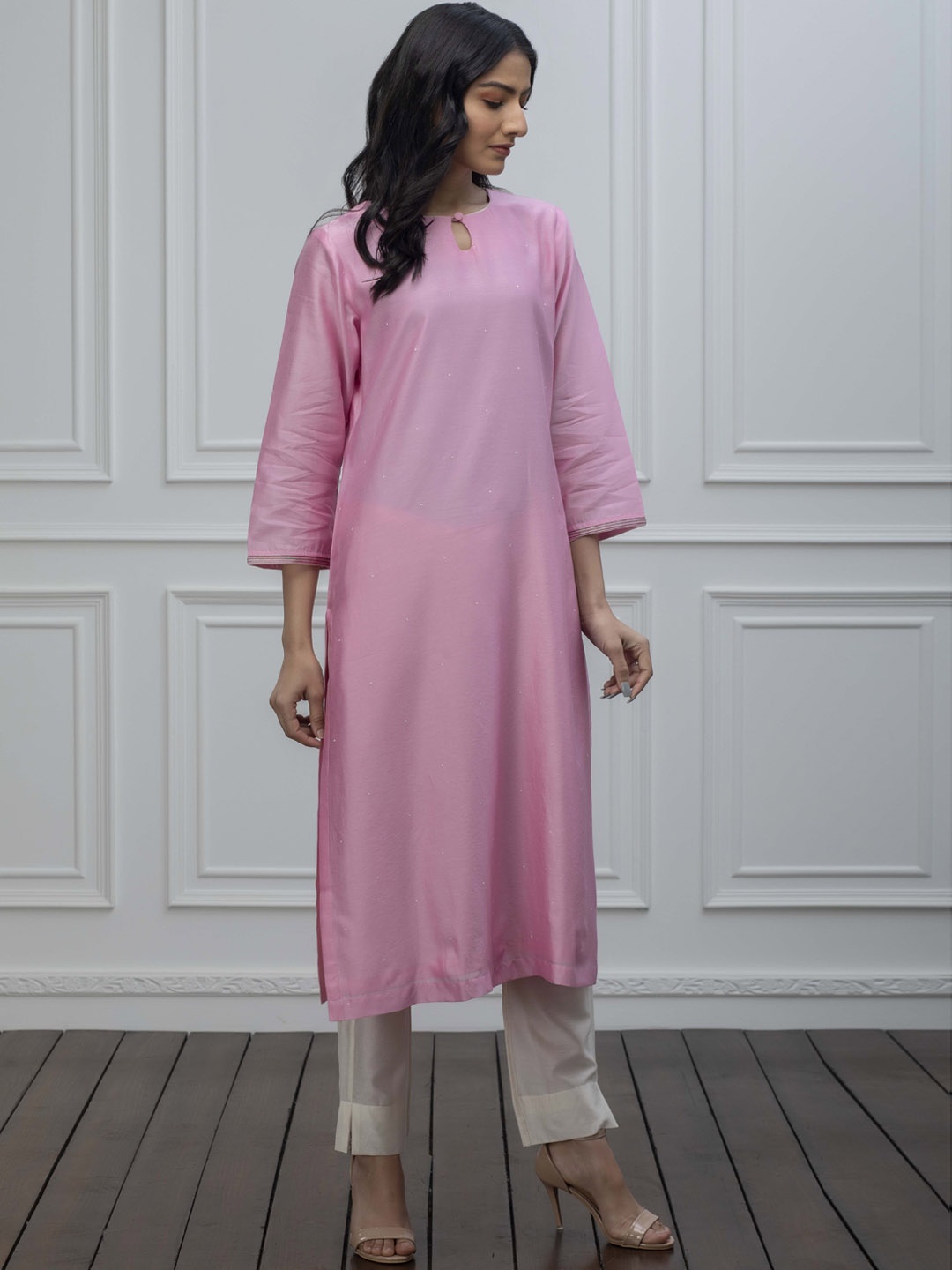 

SMRITI GUPTA Keyhole Neck Thread Work Chanderi Cotton Kurta, Pink