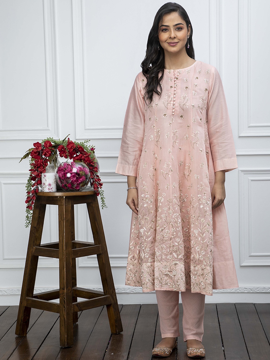 

SMRITI GUPTA Floral Embroidered Thread Work Chanderi Cotton Kurta With Churidar & Dupatta, Peach