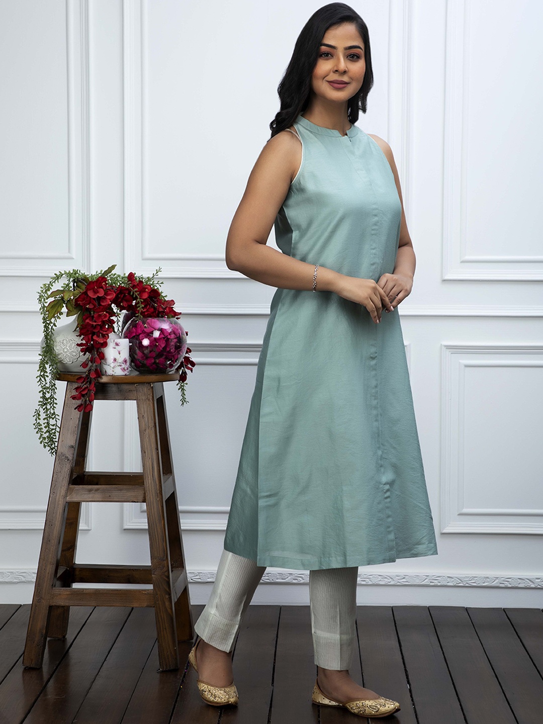 

SMRITI GUPTA Sleeveless Chanderi Silk Kurta, Sea green