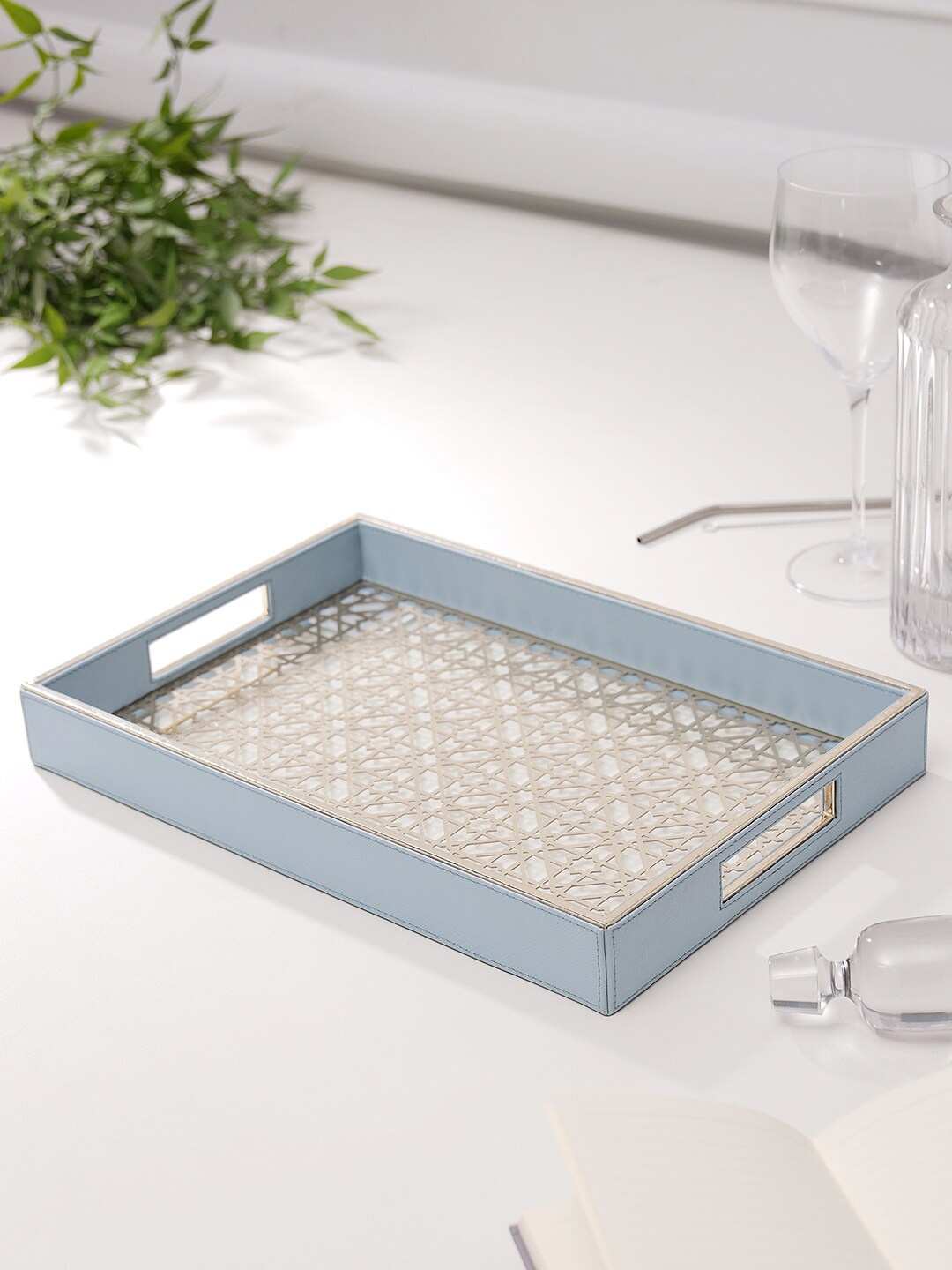 

Pure Home and Living Blue & White Criss Cross Pattern Rectangle Wooden Tray