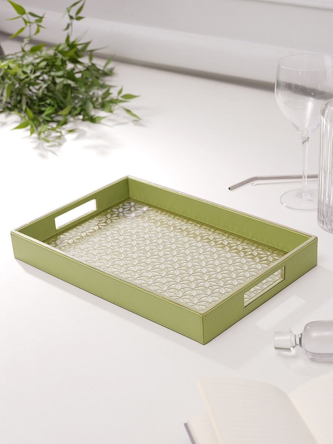 

Pure Home and Living Green & White Floral Pattern Rectangle Wooden Tray