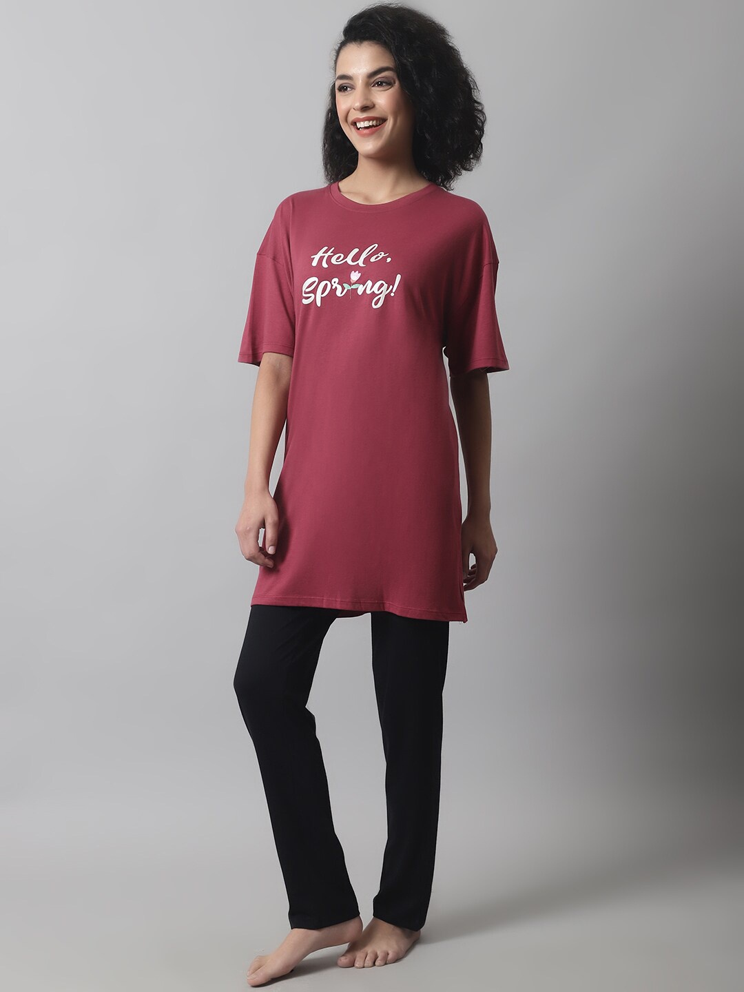 

Kanvin Typography Printed Night Suit, Maroon