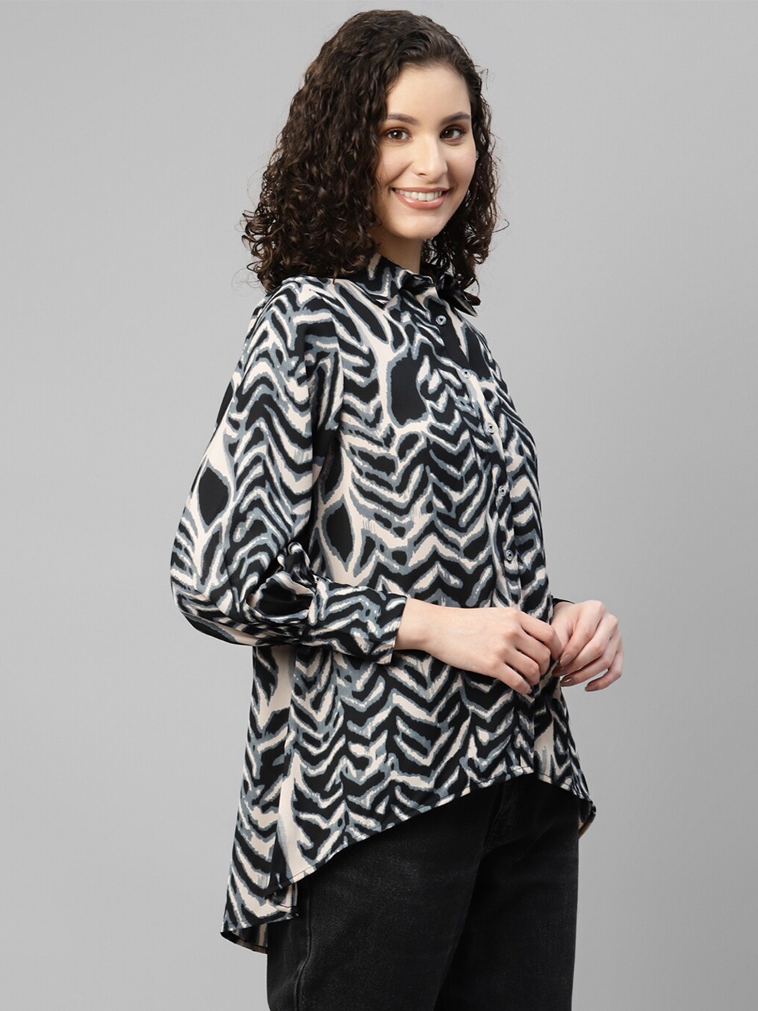 

DEEBACO Premium Animal Printed Georgette Casual Shirt, Black