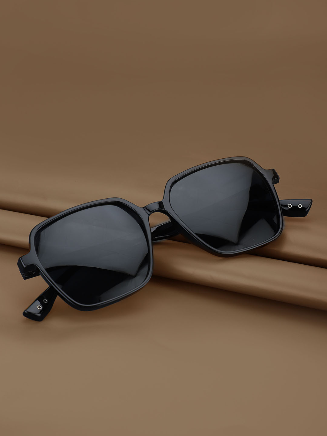 

Carlton London Premium Unisex Polarised & UV Protected Lens Oval Sunglasses - CLSU089, Black