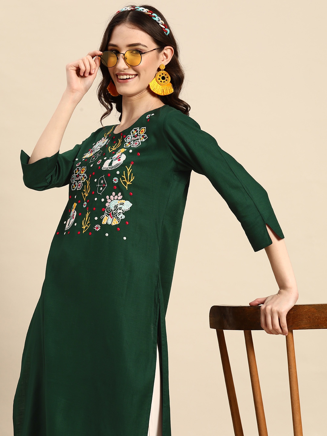 

Sangria Ethnic Motif Embroidered Thread Work Thread Work Kurta, Green