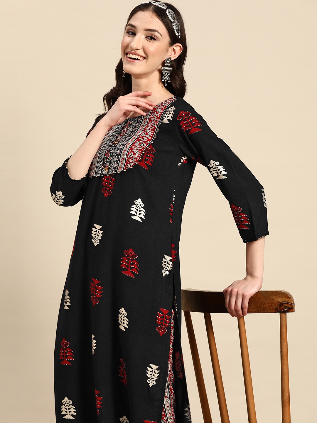 

Sangria Ethnic Motifs Printed Gotta Patti Kurta with Trousers, Black