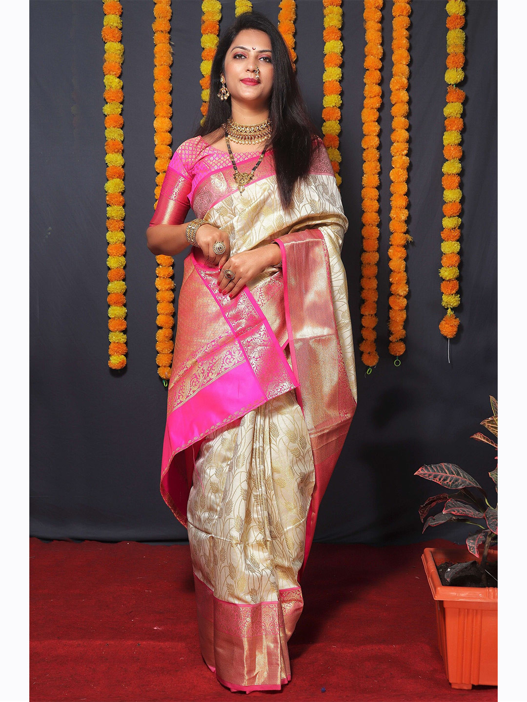 

Anaita Floral Design Zari Pure Silk Banarasi Saree, Cream