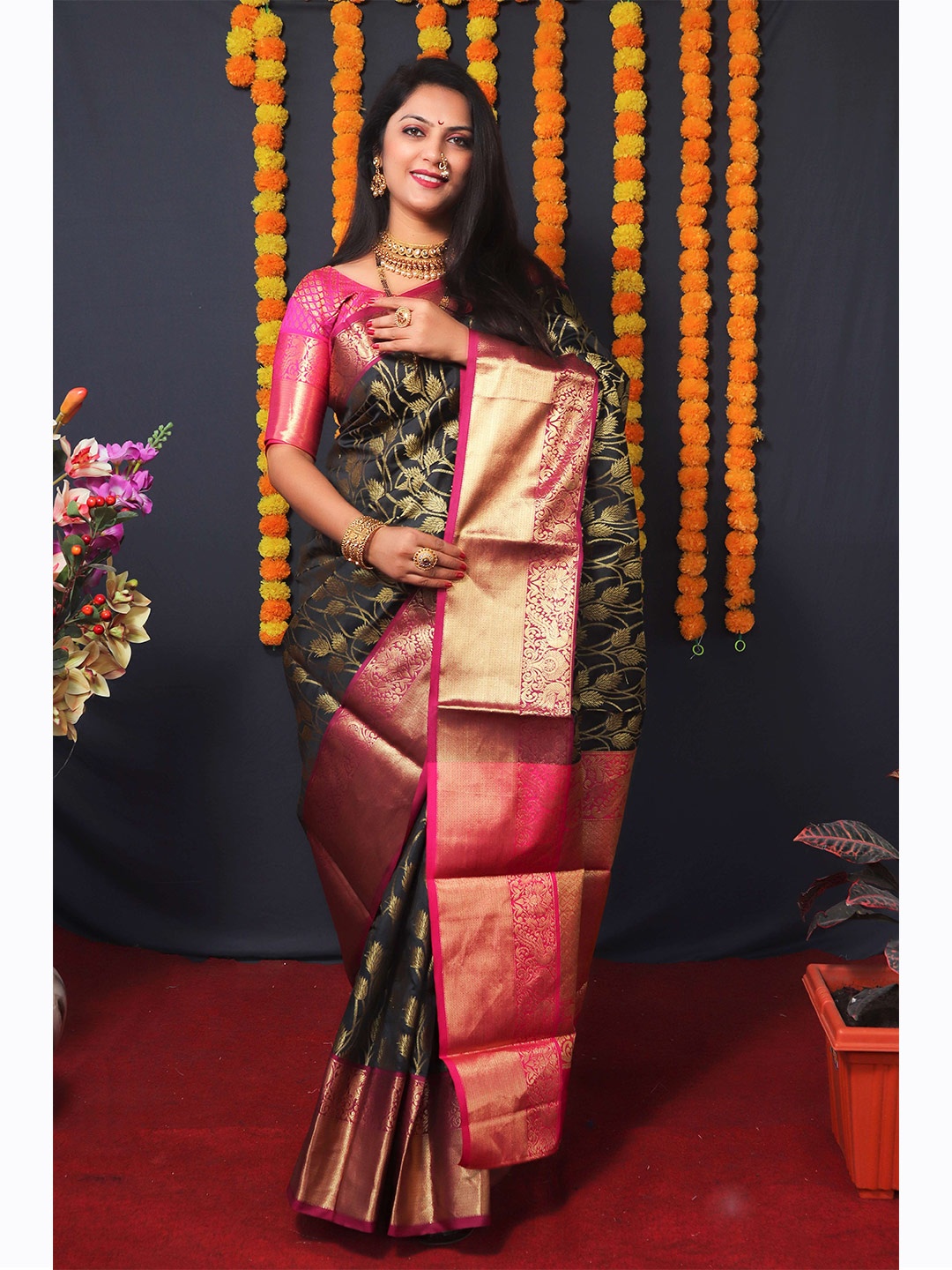 

Anaita Floral Design Zari Pure Silk Banarasi Saree, Black