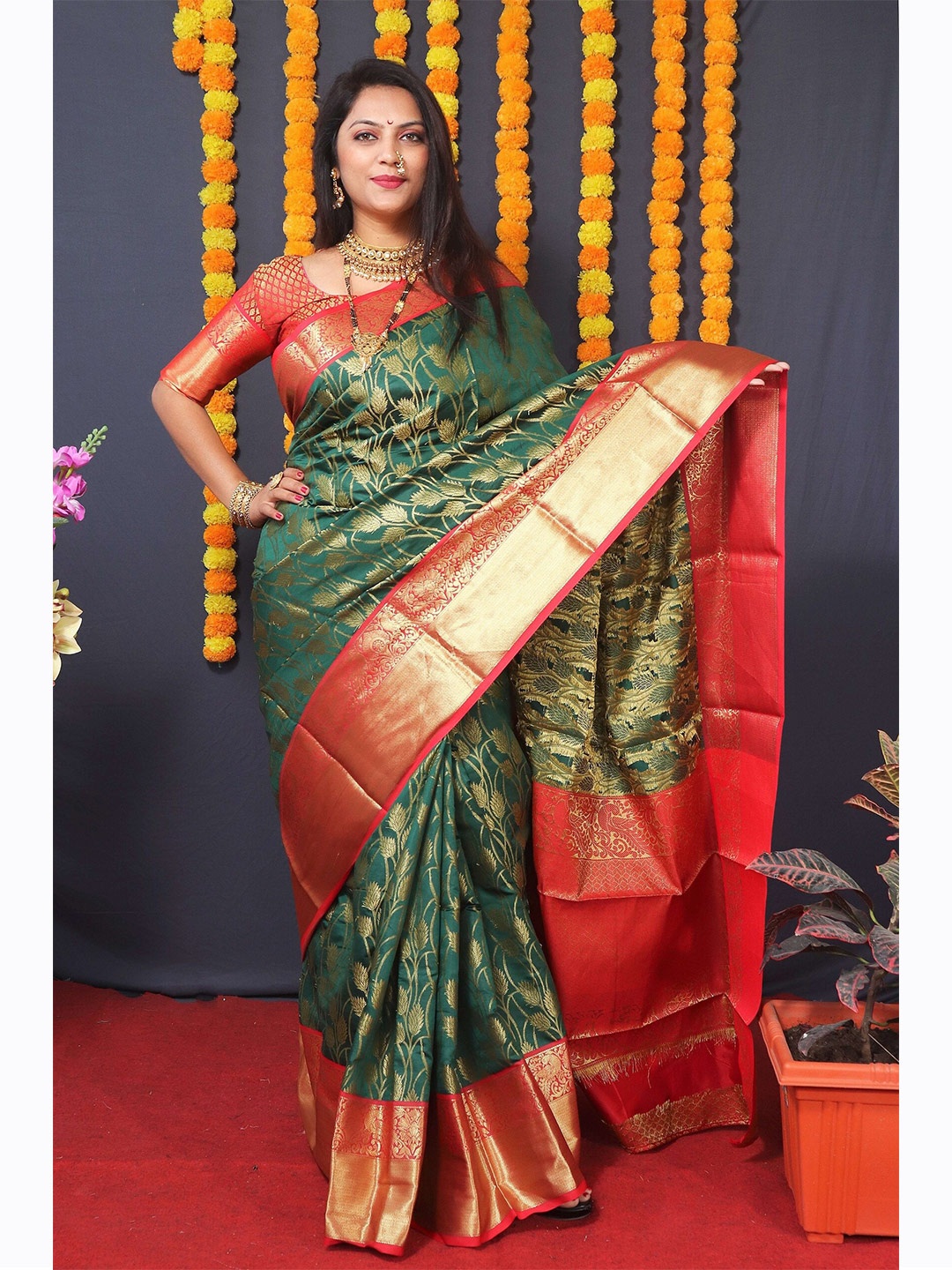 

Anaita Floral Design Zari Pure Silk Banarasi Saree, Green