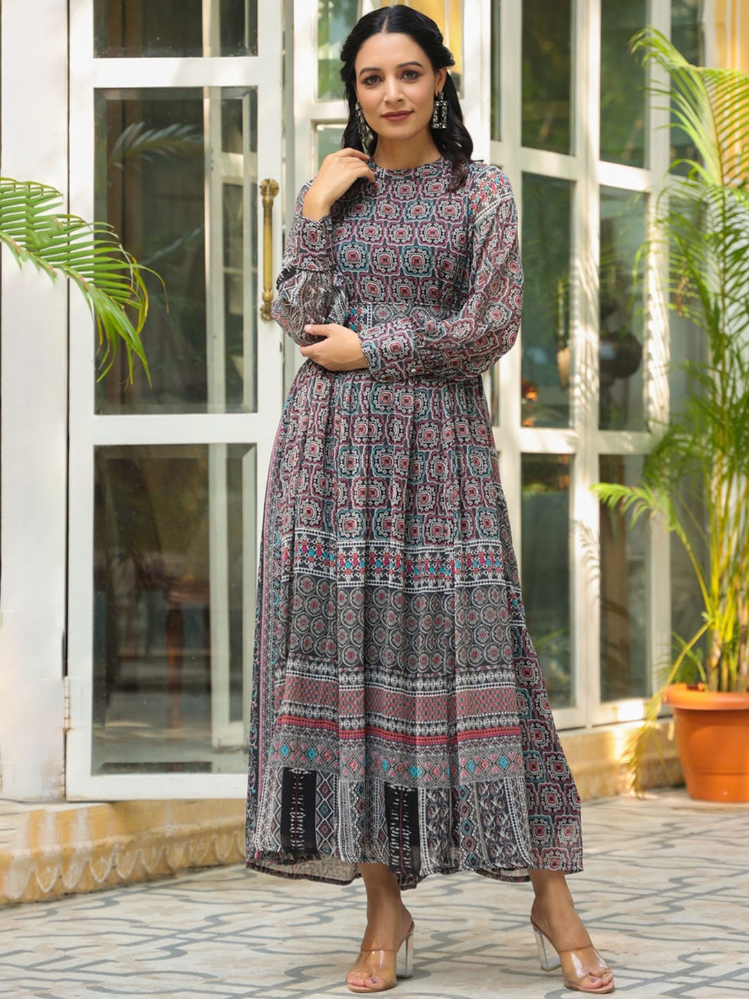 

Juniper Geometric Printed Round Neck Flared Maxi Dress, Black