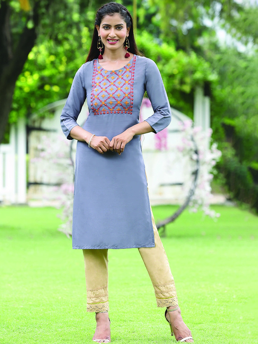 

Juniper Floral Yoke Design Thread Work Kurta, Grey