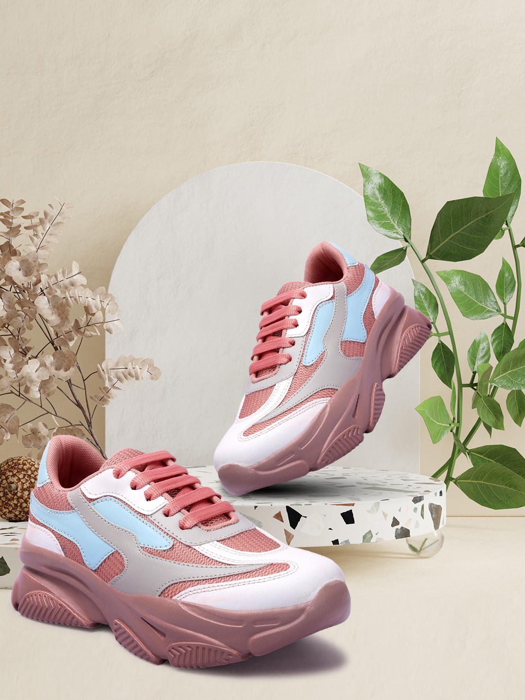 

TWIN TOES Women Colourblocked Lightweight Sneakers, Pink