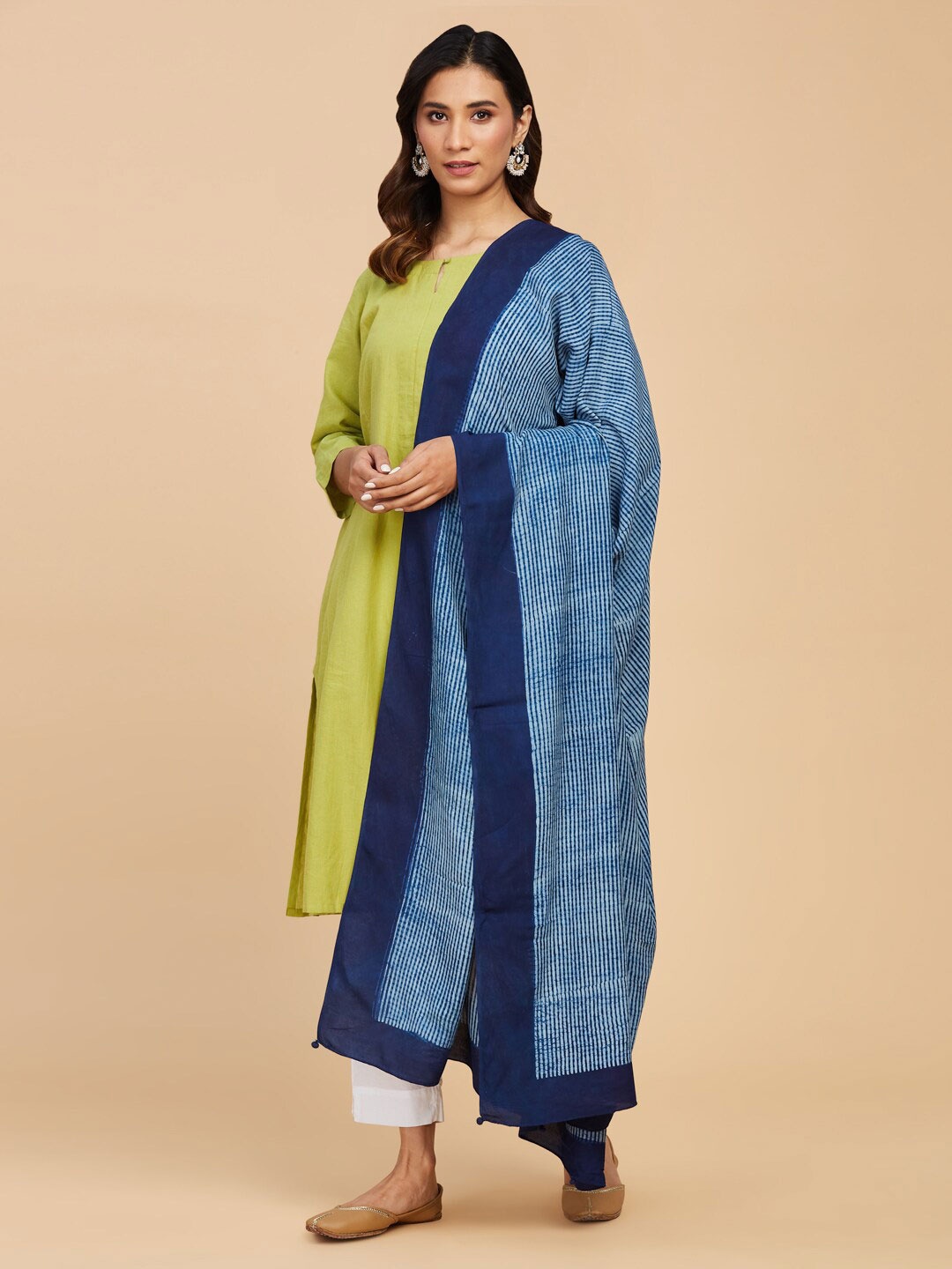 

Fabindia Striped Dupatta With Solid Border, Blue