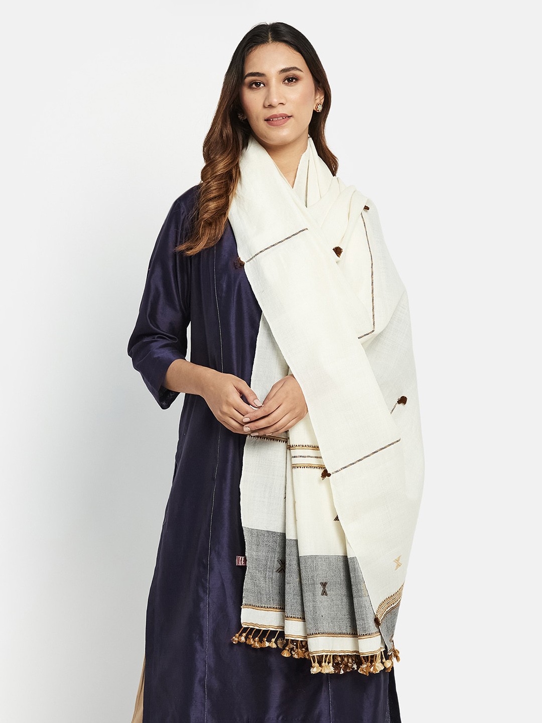 

Fabindia Women Woven Design Woolen Shawl With Tassels, Beige