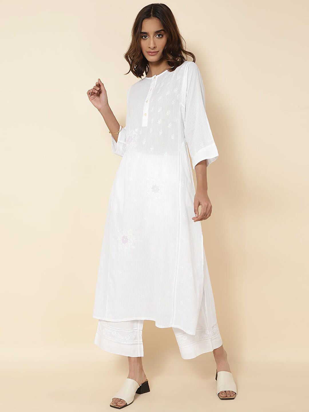 

Fabindia Embroidered Chikankari Pure Cotton Kurta, White