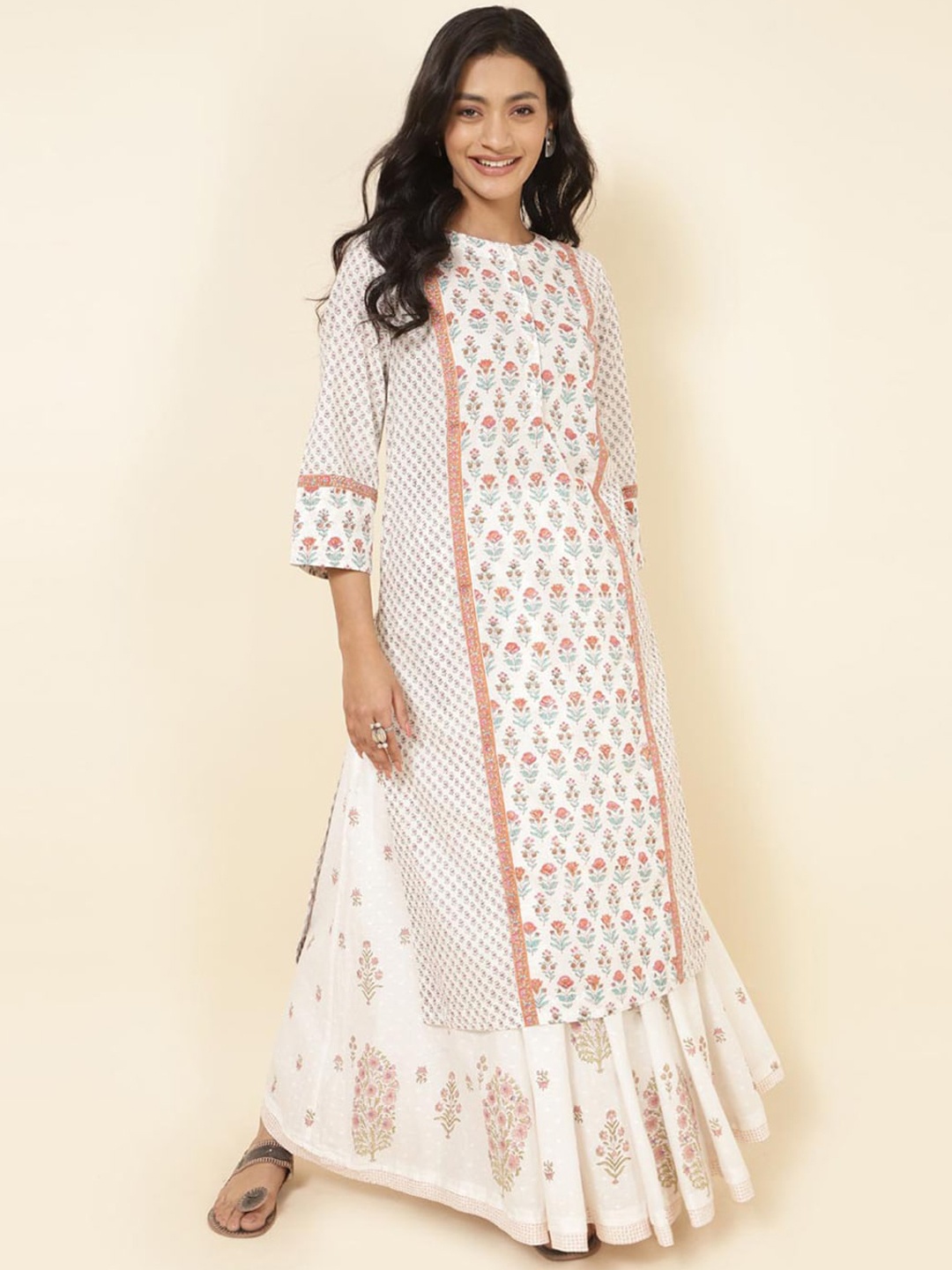 

Fabindia Geometric Embroidered Cold-Shoulder Sleeves Anarkali Kurta, White