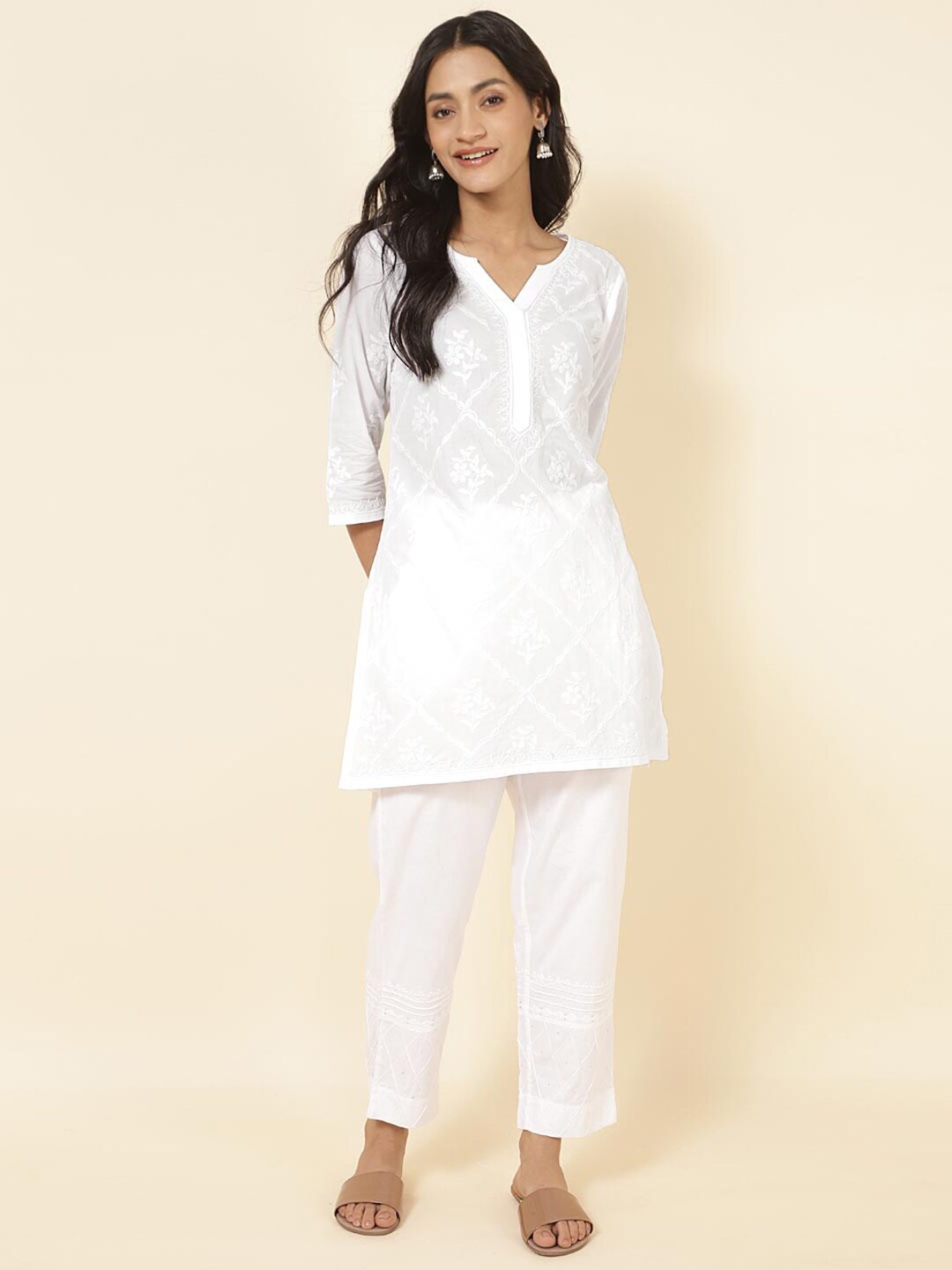 

Fabindia Floral Embroidered Chikankari Cotton Kurta, White