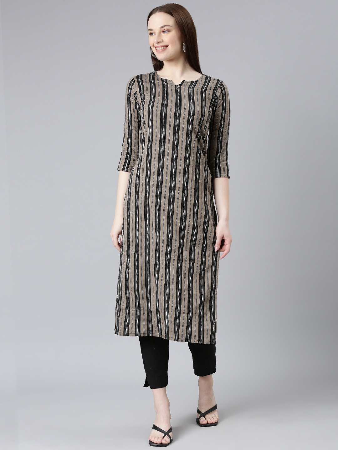 

HRITIKA Cotton Striped Round Neck Kurta, Grey