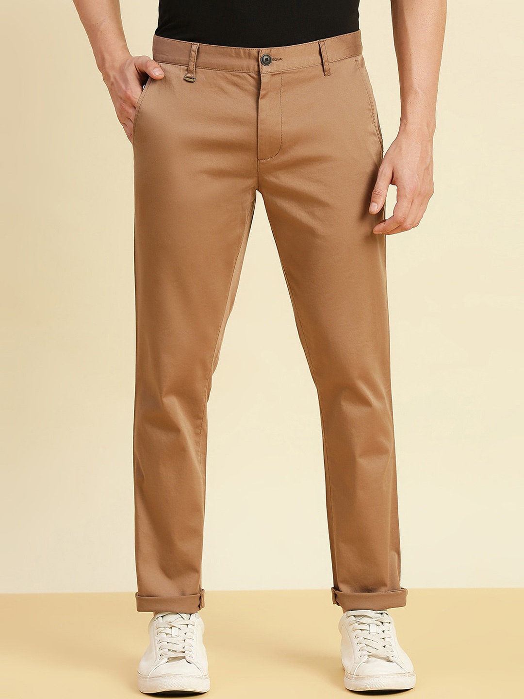 

INVICTUS Men Classic Slim Fit Easy Wash Chinos, Brown