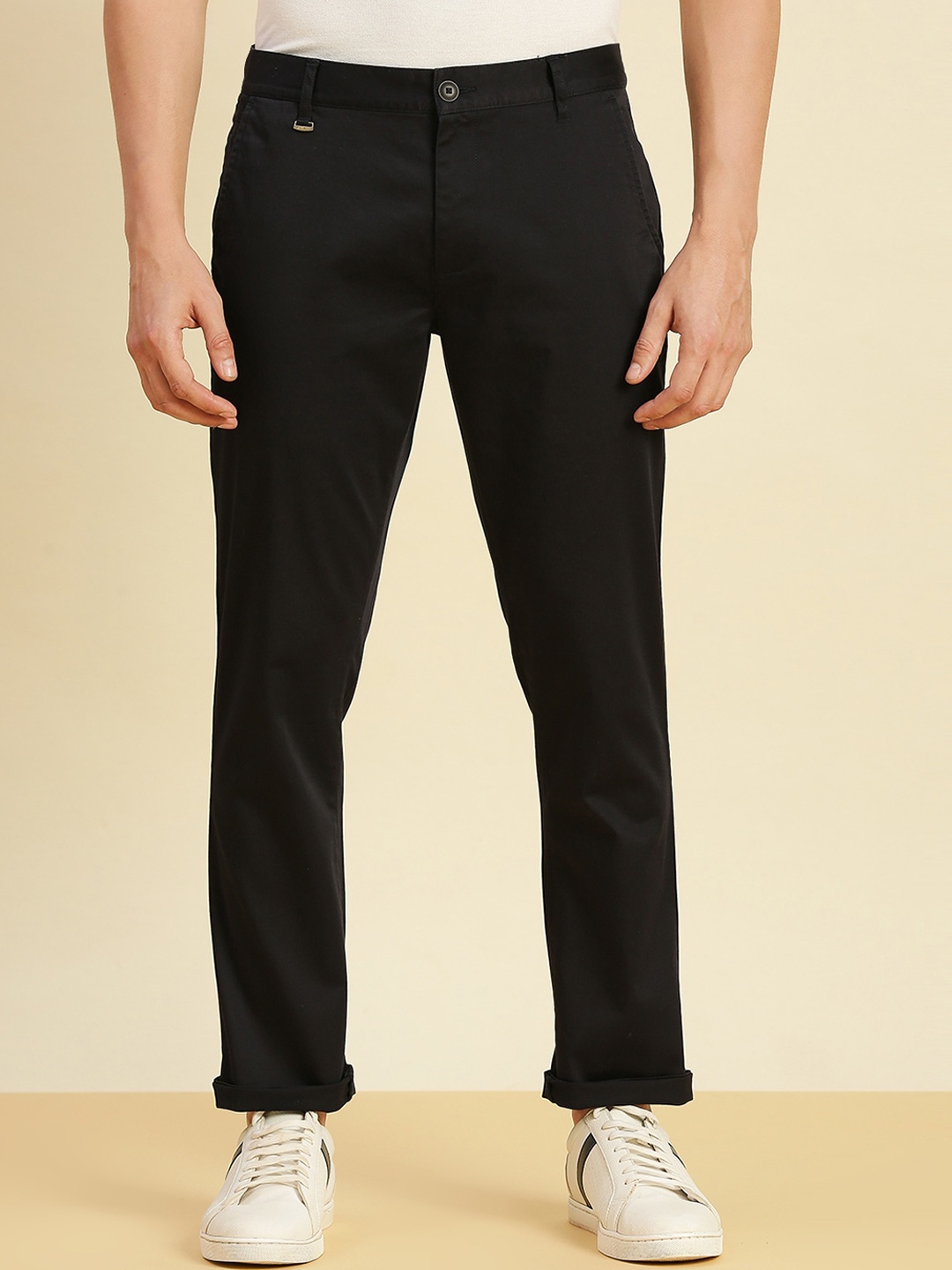 

INVICTUS Men Classic Slim Fit Easy Wash Chinos, Navy blue
