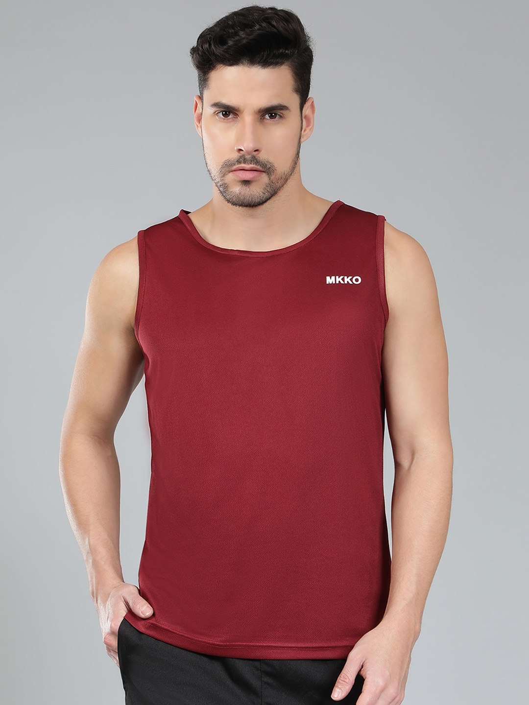 

MKKO Men Sleeveless Innerwear Sports Gym Vest, Maroon